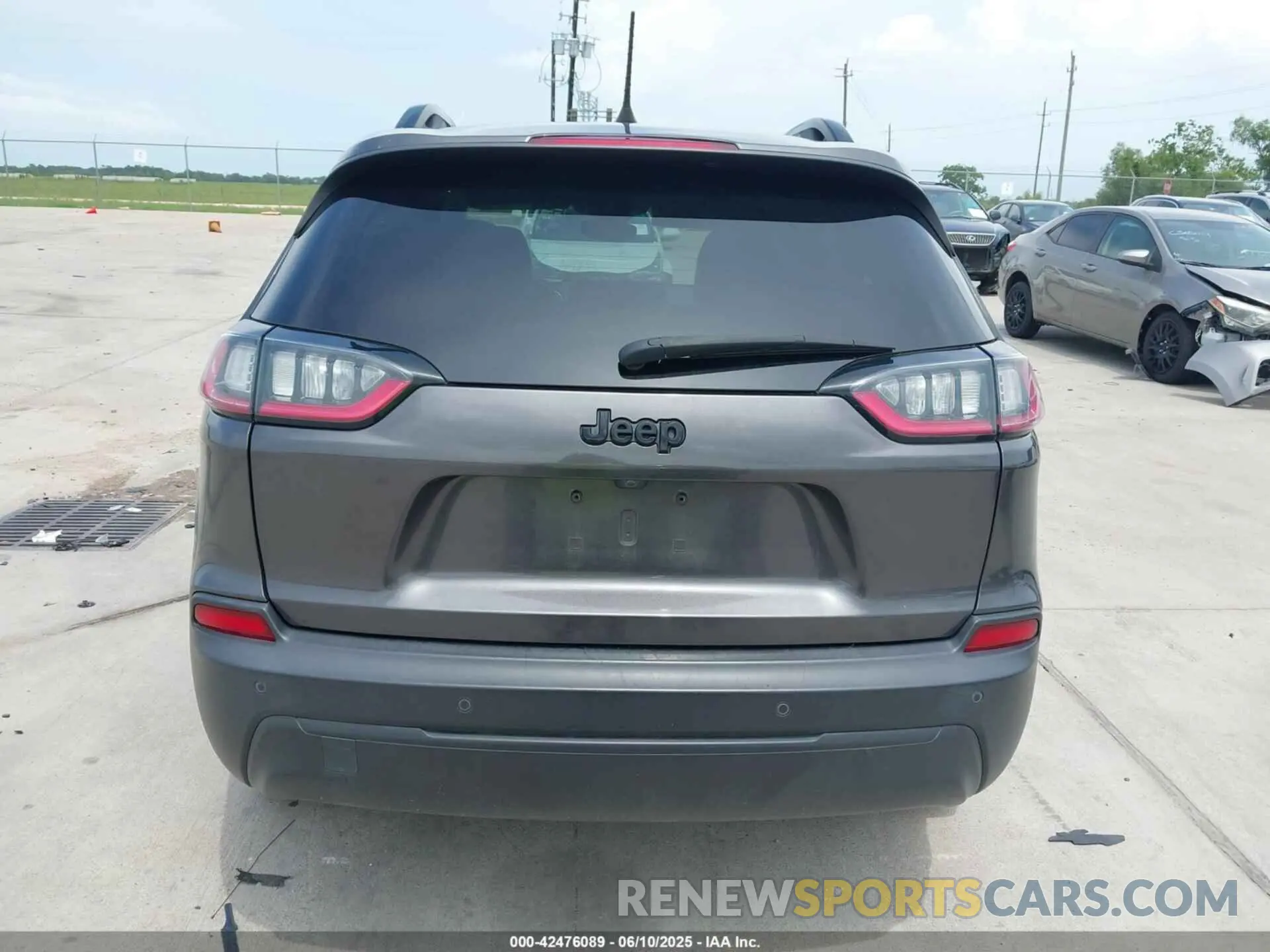 16 Photograph of a damaged car 1C4PJLLB3MD173522 JEEP CHEROKEE 2021
