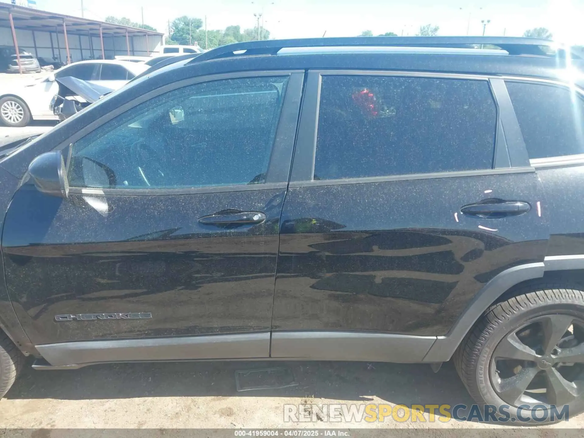 15 Photograph of a damaged car 1C4PJLLBXMD112667 JEEP CHEROKEE 2021