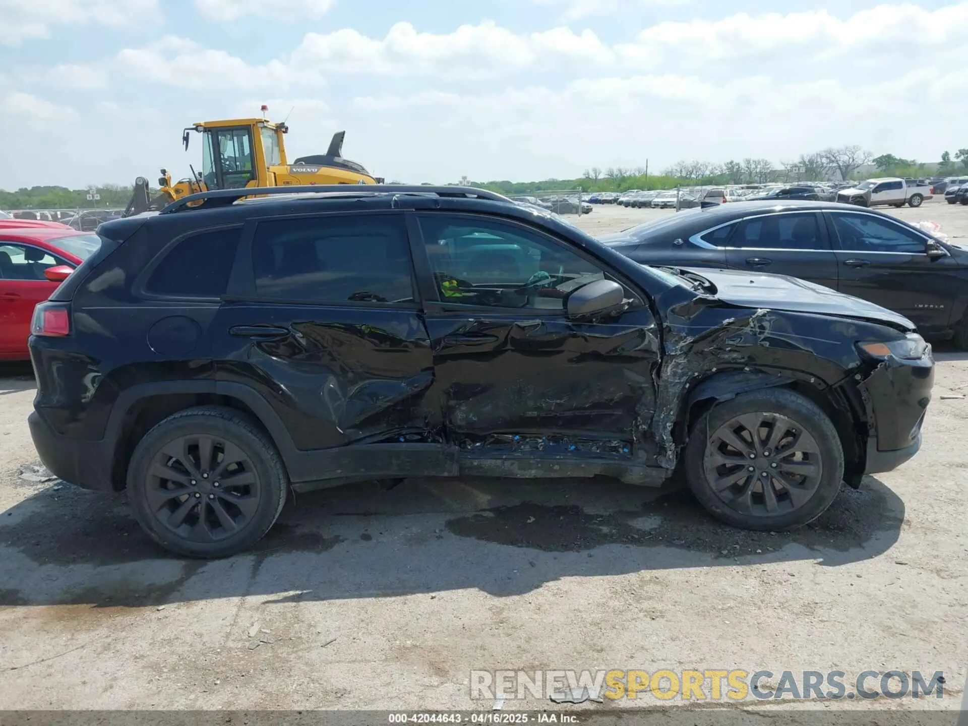 13 Photograph of a damaged car 1C4PJLMXXMD134565 JEEP CHEROKEE 2021