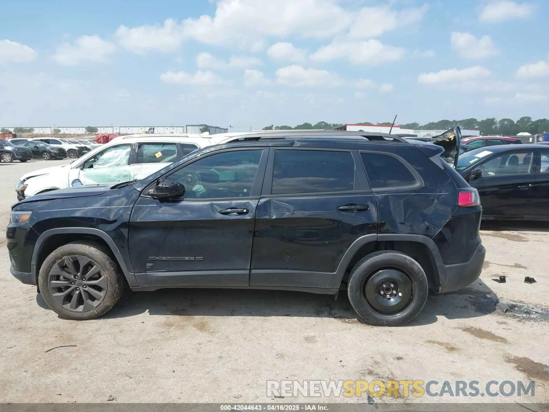 14 Photograph of a damaged car 1C4PJLMXXMD134565 JEEP CHEROKEE 2021