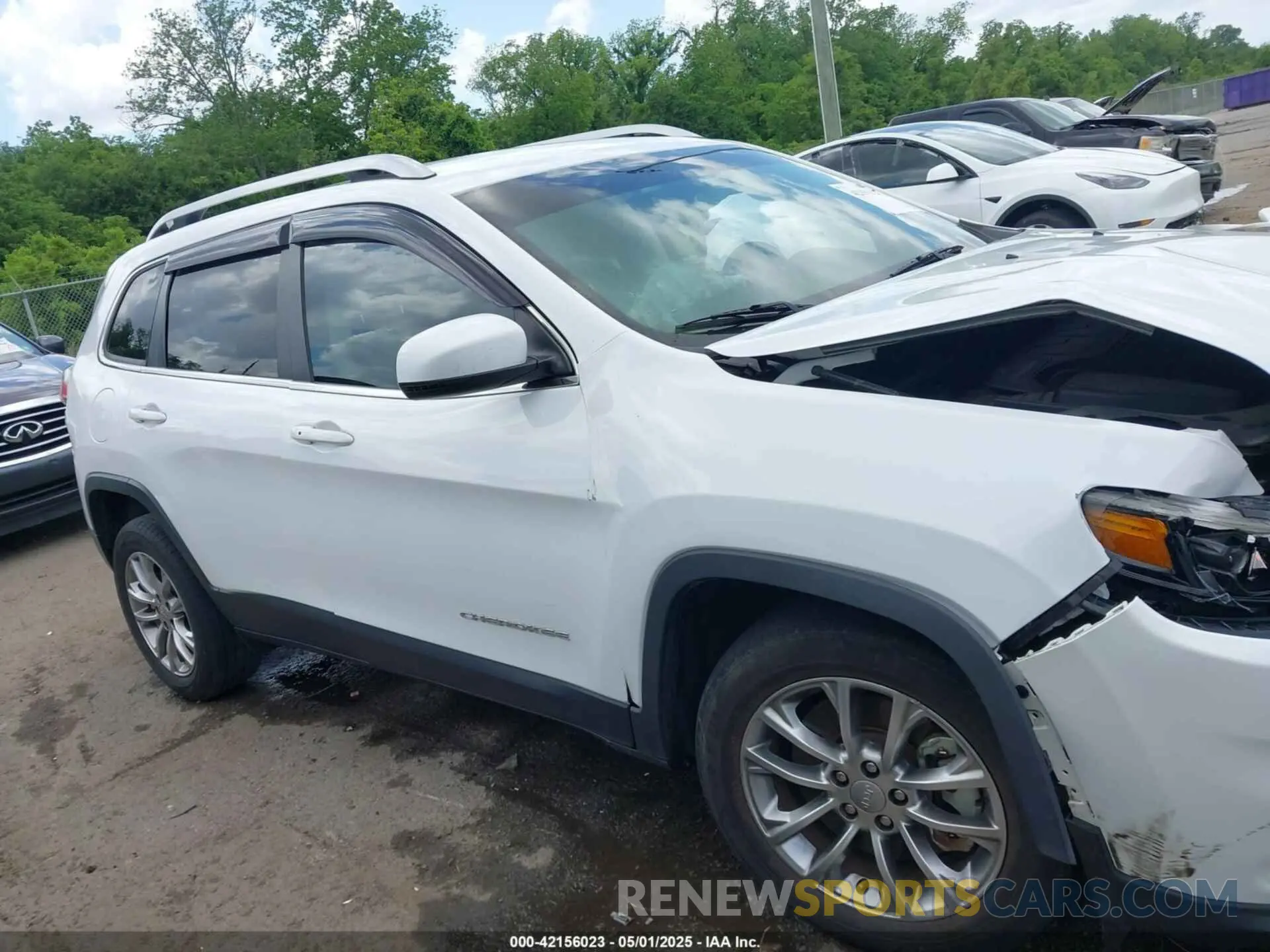 13 Photograph of a damaged car 1C4PJLMXXMD239400 JEEP CHEROKEE 2021