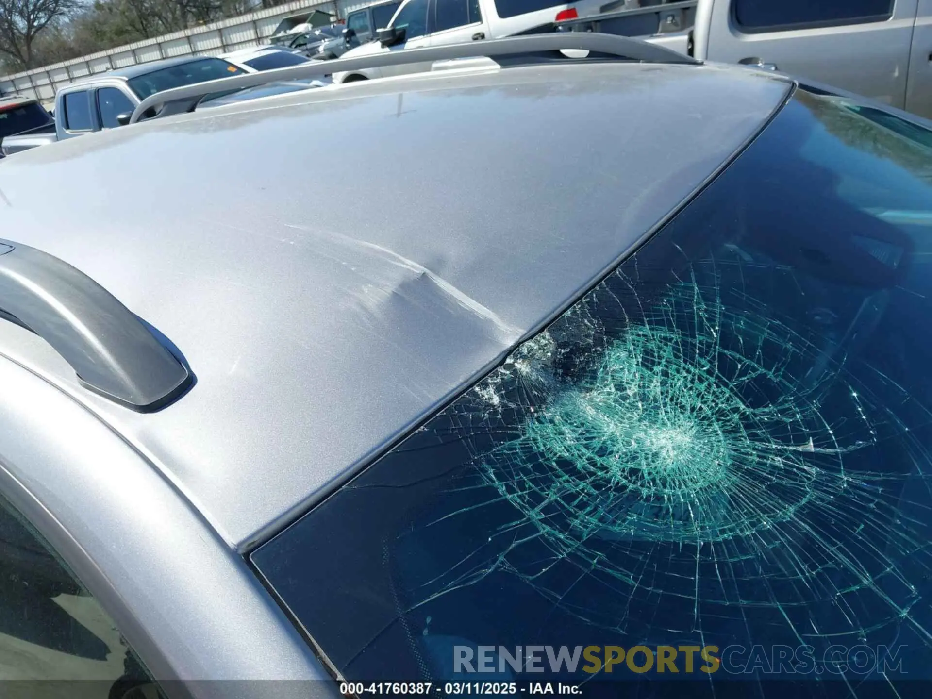 18 Photograph of a damaged car 1C4PJMBX0MD231122 JEEP CHEROKEE 2021