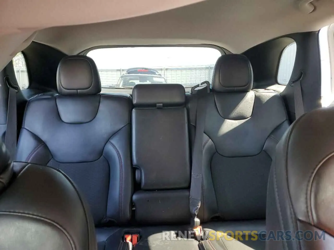 10 Photograph of a damaged car 1C4PJMBX5MD216860 JEEP CHEROKEE 2021