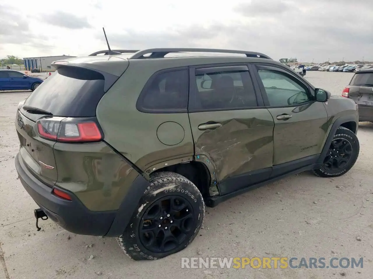 3 Photograph of a damaged car 1C4PJMBX6MD137245 JEEP CHEROKEE 2021