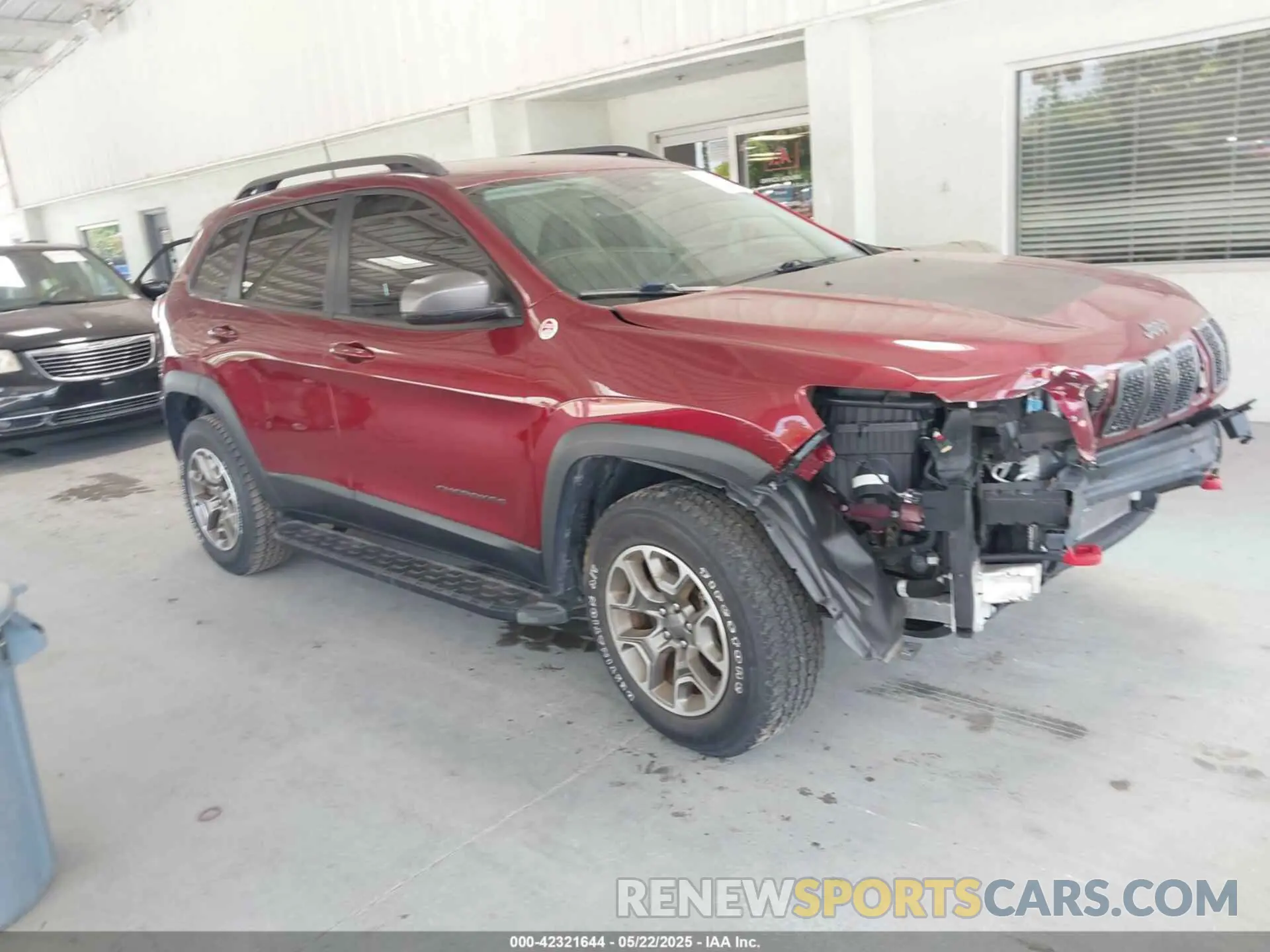 1 Photograph of a damaged car 1C4PJMBX8MD218960 JEEP CHEROKEE 2021
