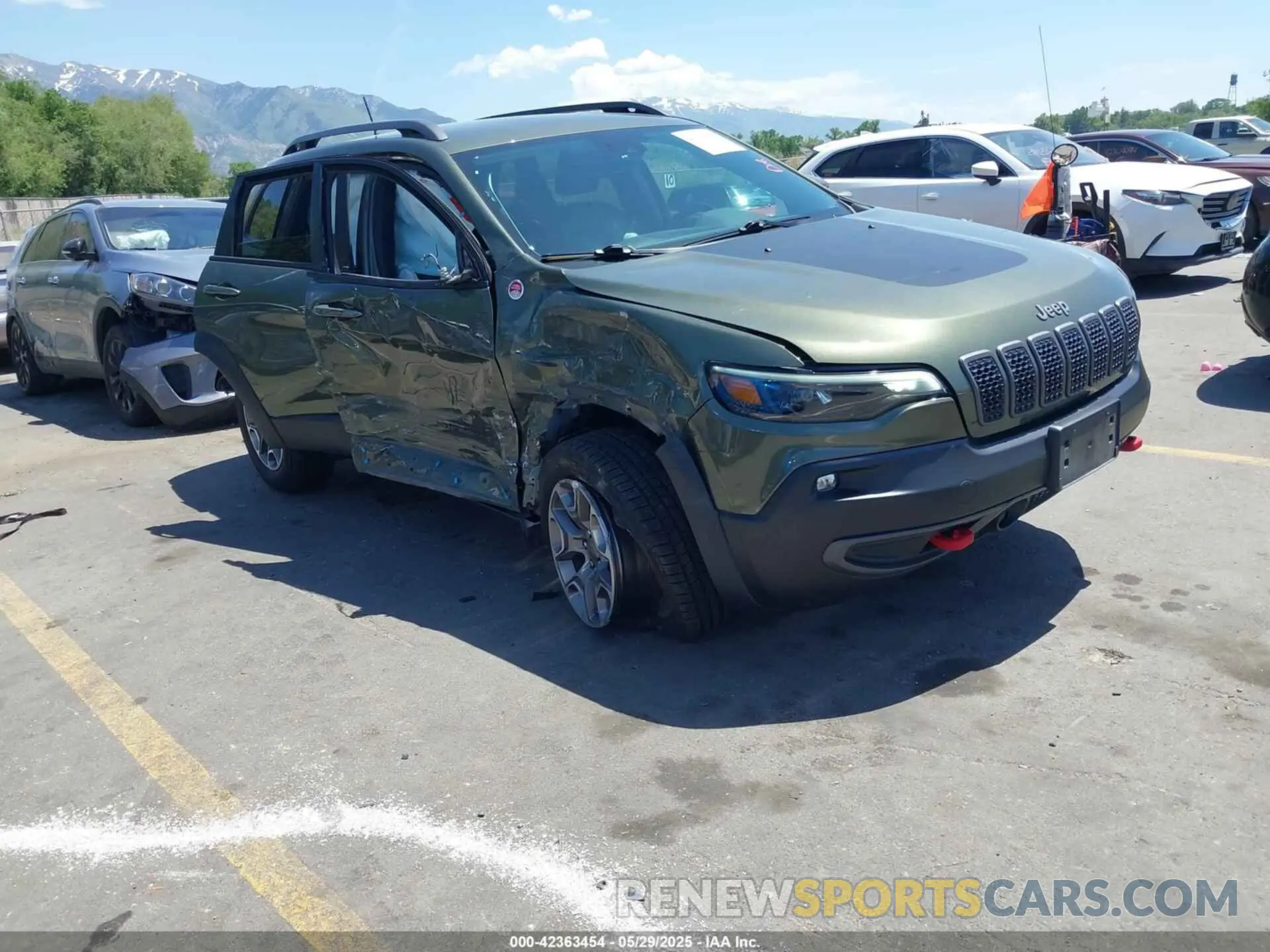1 Photograph of a damaged car 1C4PJMBX9MD142777 JEEP CHEROKEE 2021