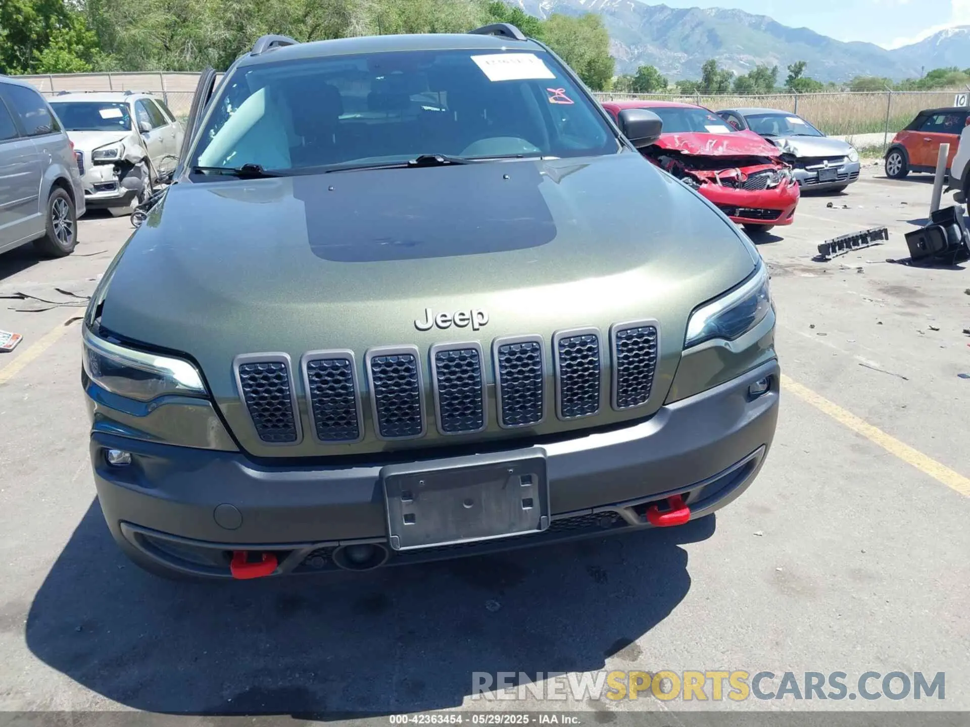 12 Photograph of a damaged car 1C4PJMBX9MD142777 JEEP CHEROKEE 2021