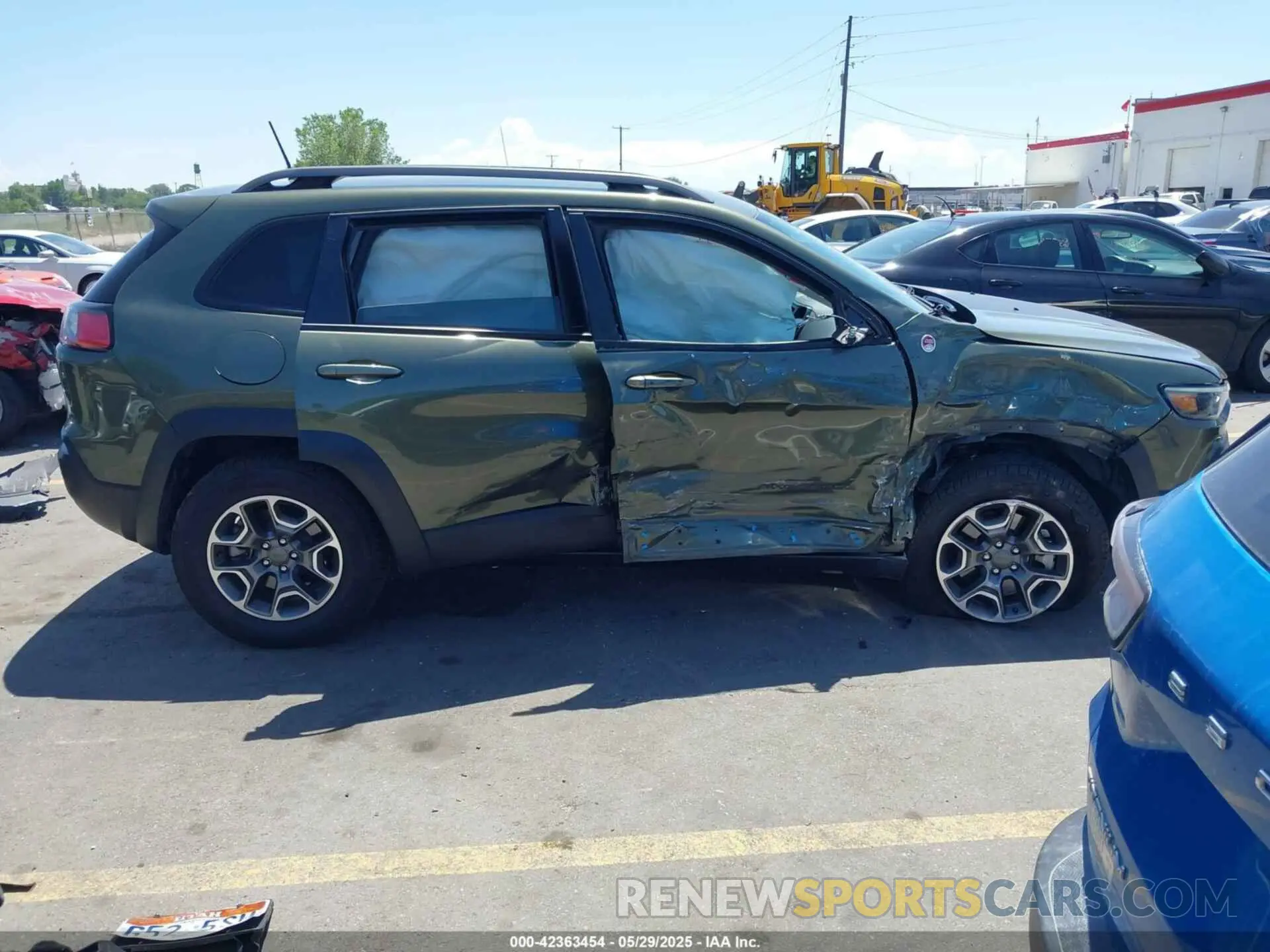 13 Photograph of a damaged car 1C4PJMBX9MD142777 JEEP CHEROKEE 2021