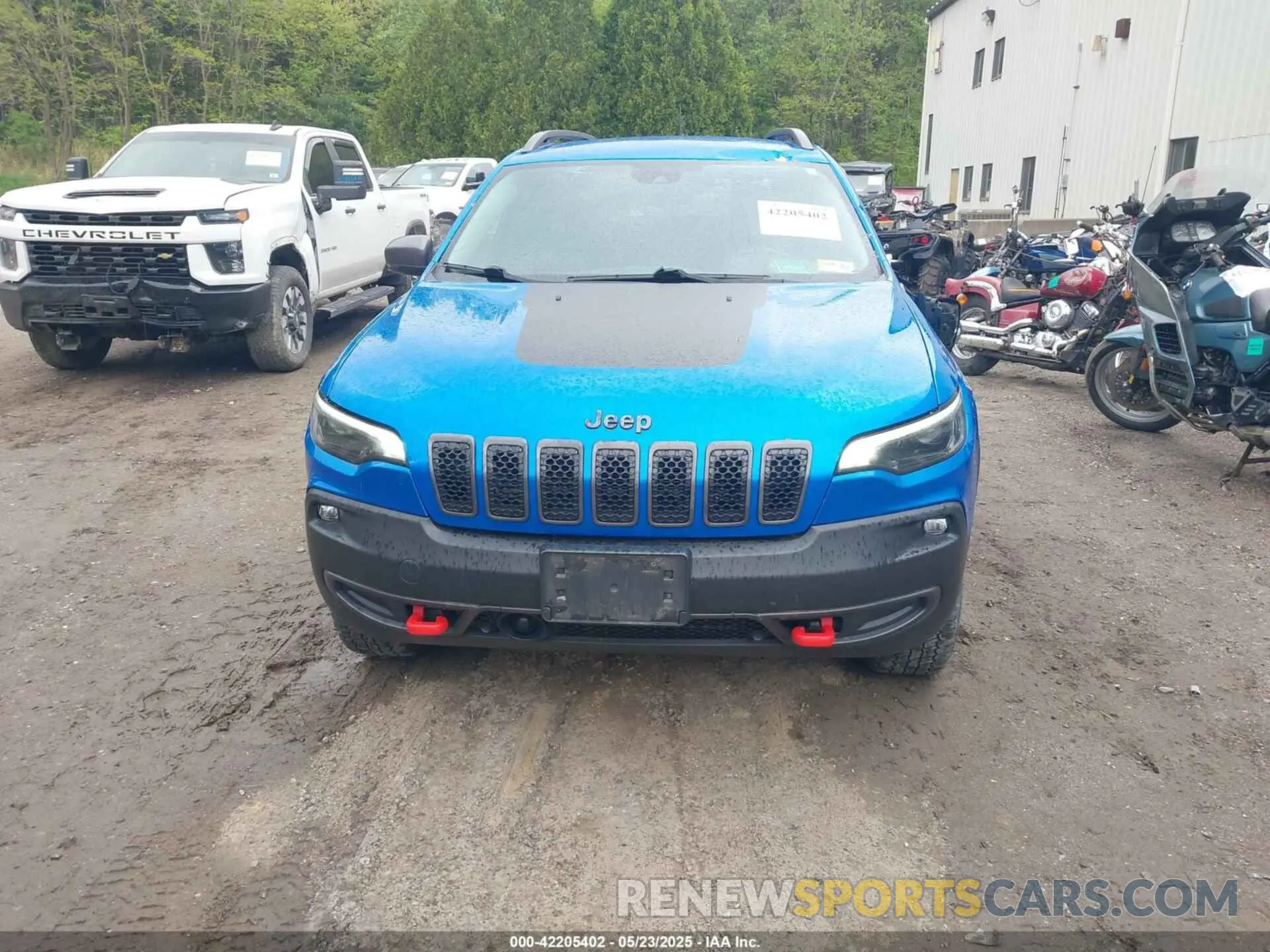 13 Photograph of a damaged car 1C4PJMBXXMD173102 JEEP CHEROKEE 2021