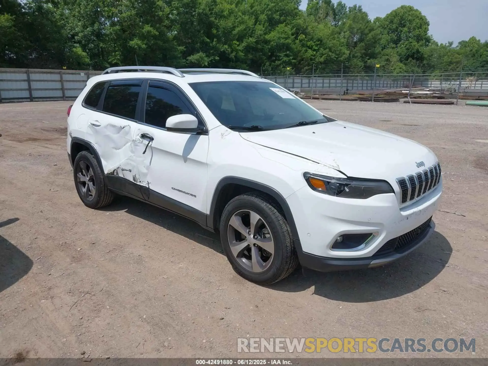1 Photograph of a damaged car 1C4PJMDN3MD114680 JEEP CHEROKEE 2021