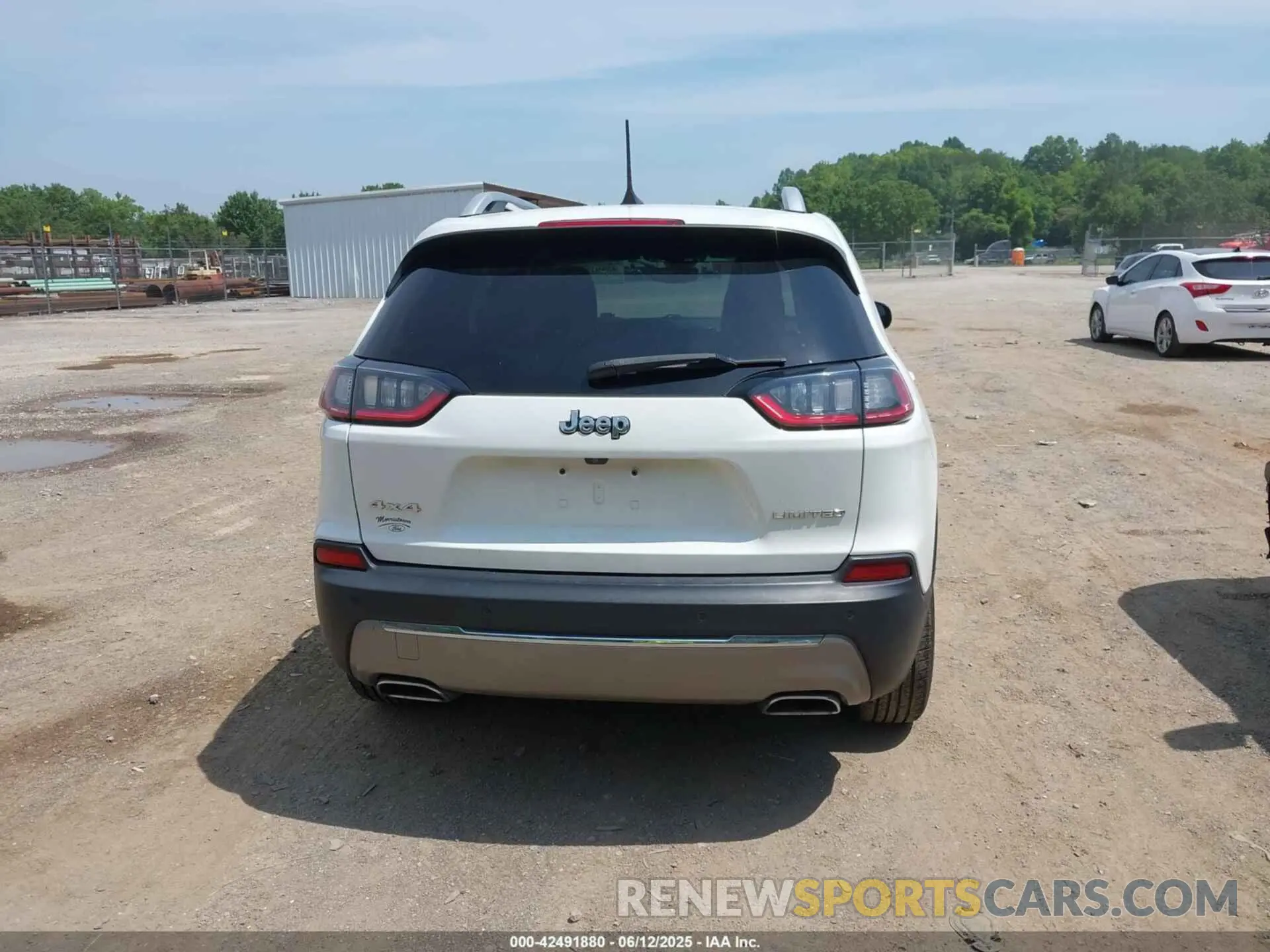 16 Photograph of a damaged car 1C4PJMDN3MD114680 JEEP CHEROKEE 2021