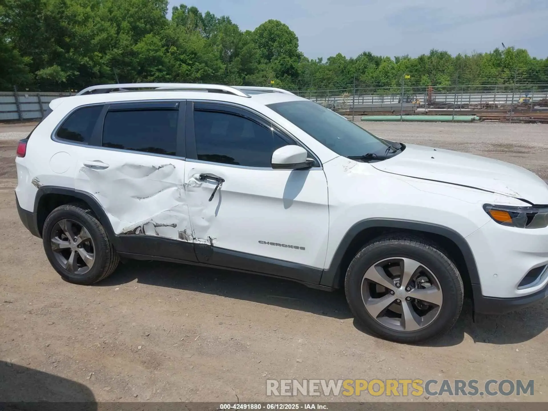6 Photograph of a damaged car 1C4PJMDN3MD114680 JEEP CHEROKEE 2021
