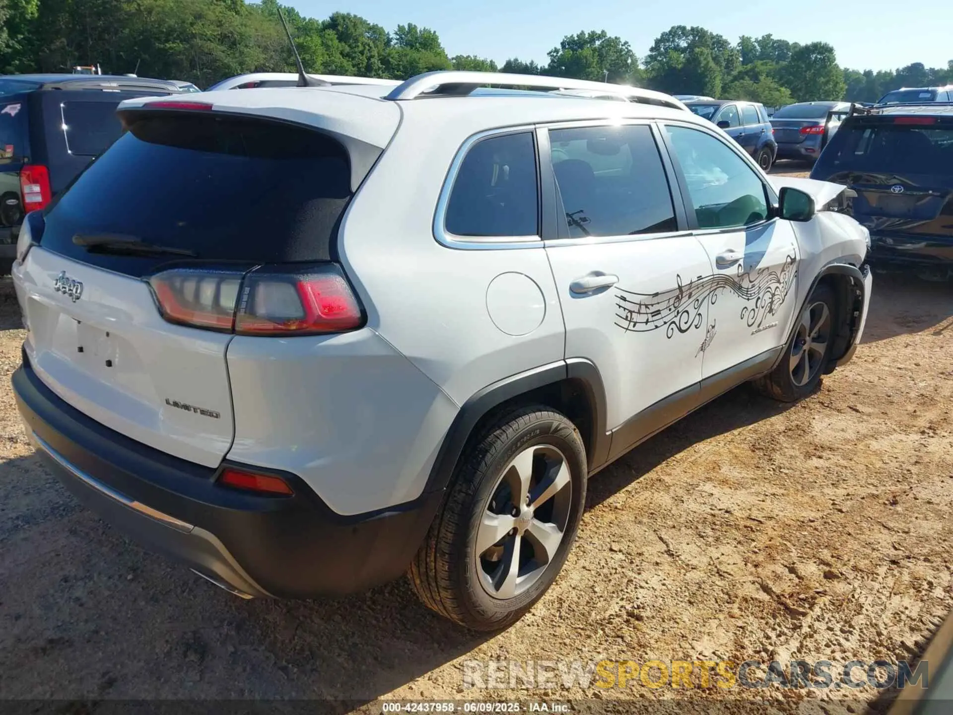 4 Photograph of a damaged car 1C4PJMDX0MD138744 JEEP CHEROKEE 2021