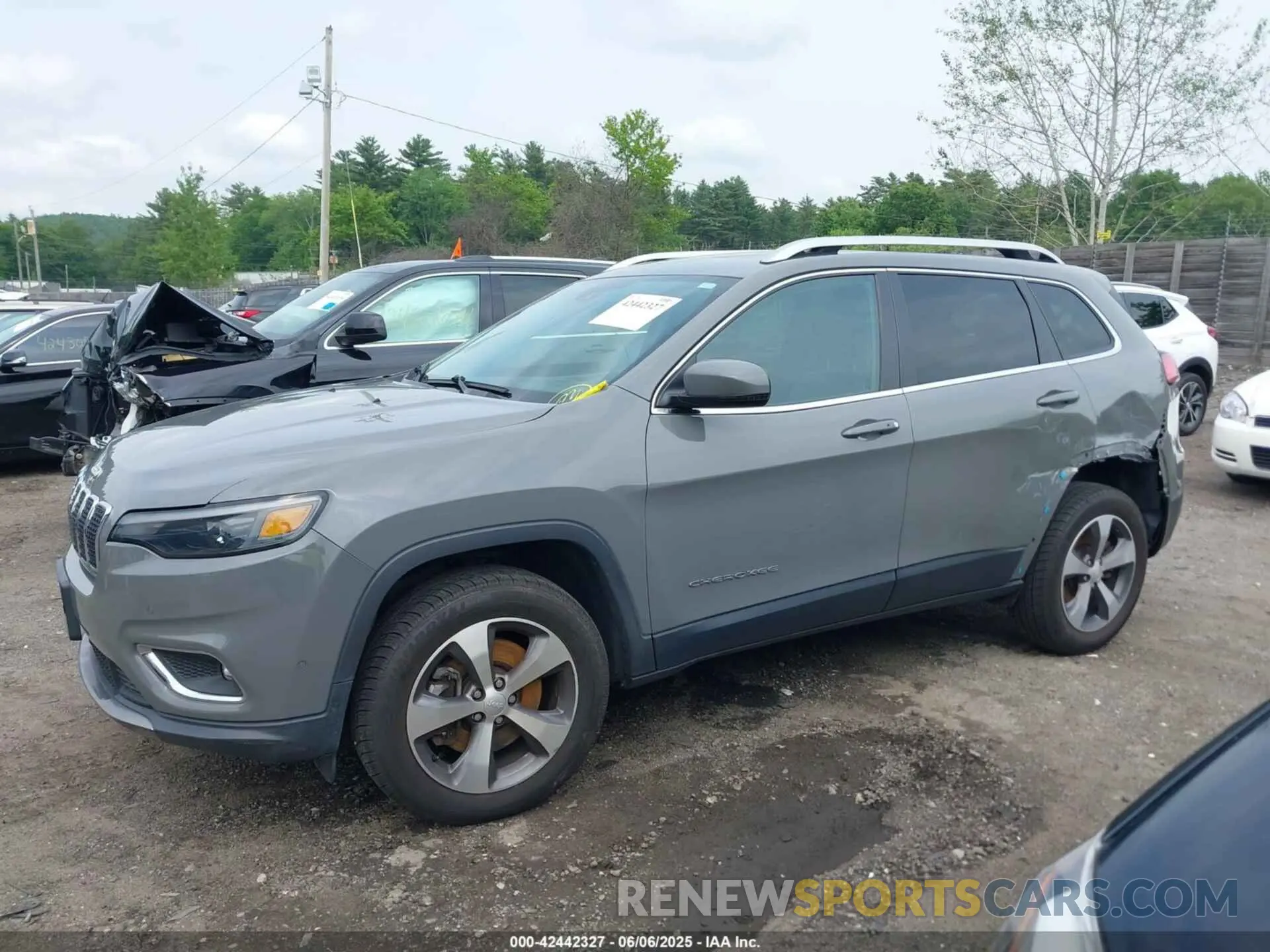 14 Photograph of a damaged car 1C4PJMDX2MD116650 JEEP CHEROKEE 2021