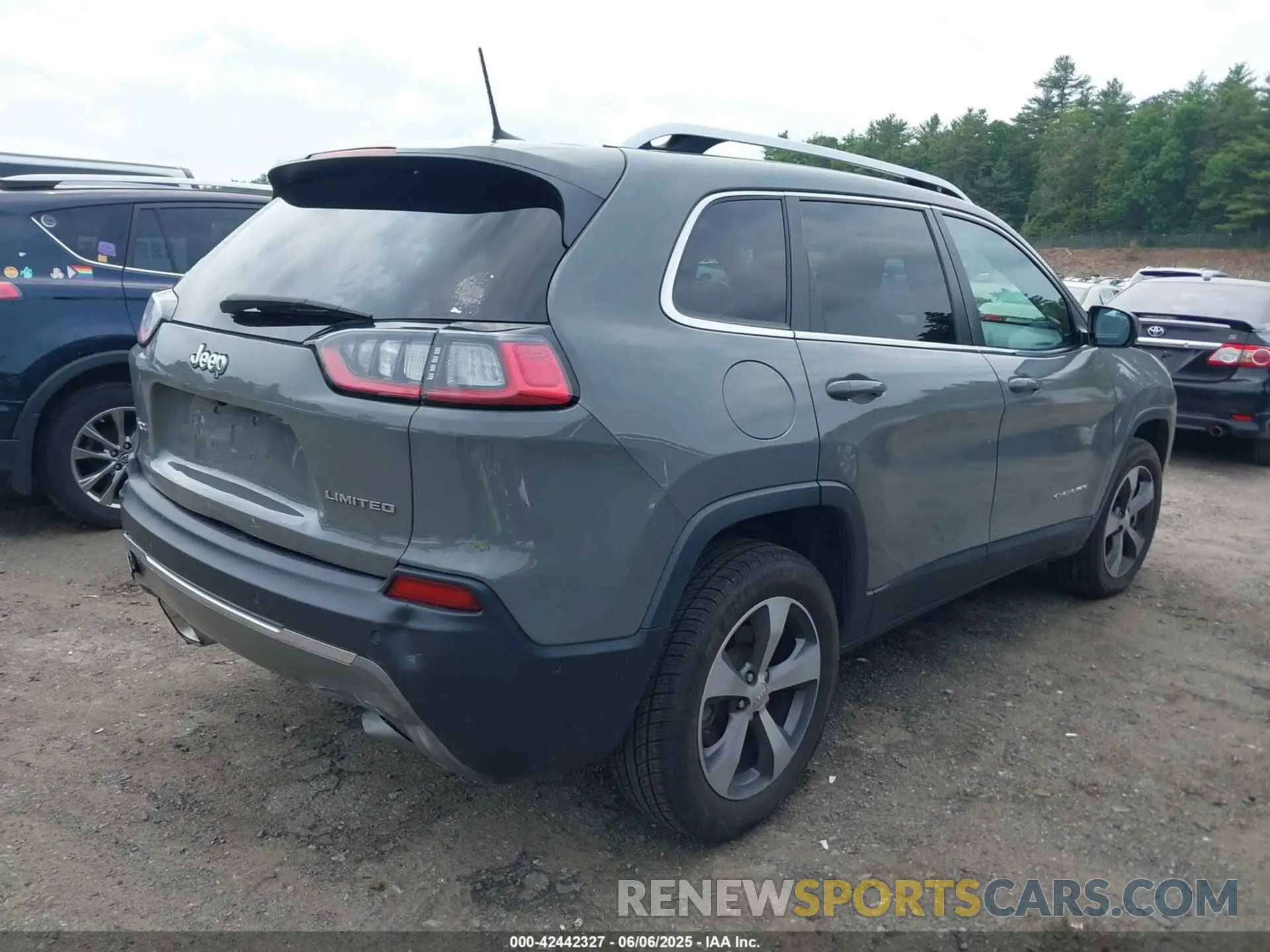 4 Photograph of a damaged car 1C4PJMDX2MD116650 JEEP CHEROKEE 2021
