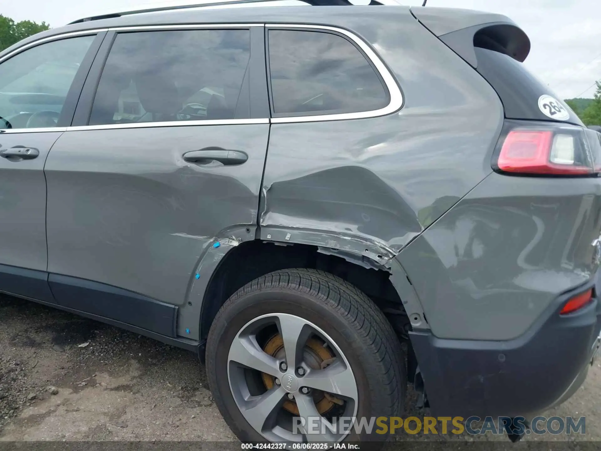 6 Photograph of a damaged car 1C4PJMDX2MD116650 JEEP CHEROKEE 2021