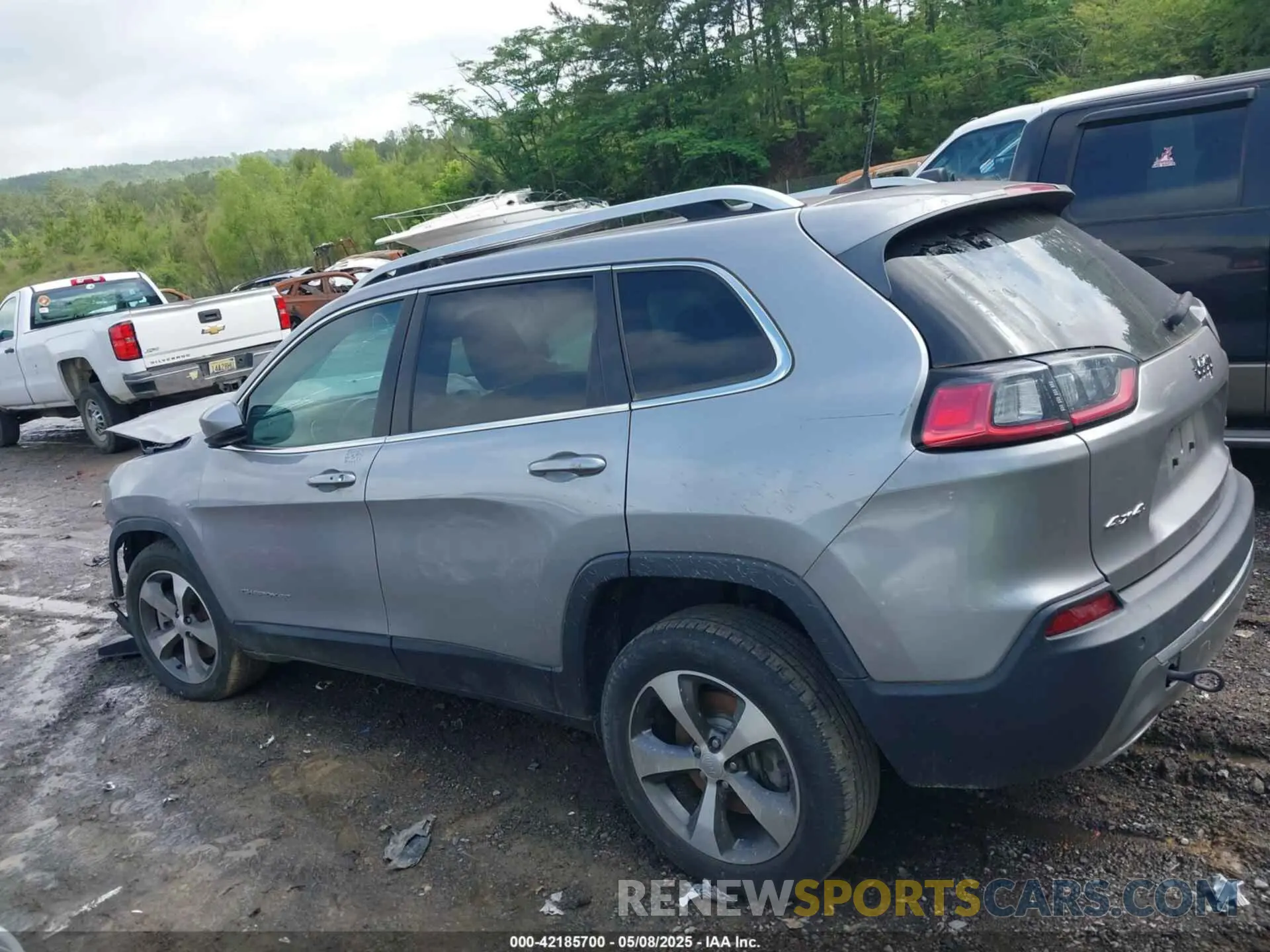 13 Photograph of a damaged car 1C4PJMDX3MD181300 JEEP CHEROKEE 2021