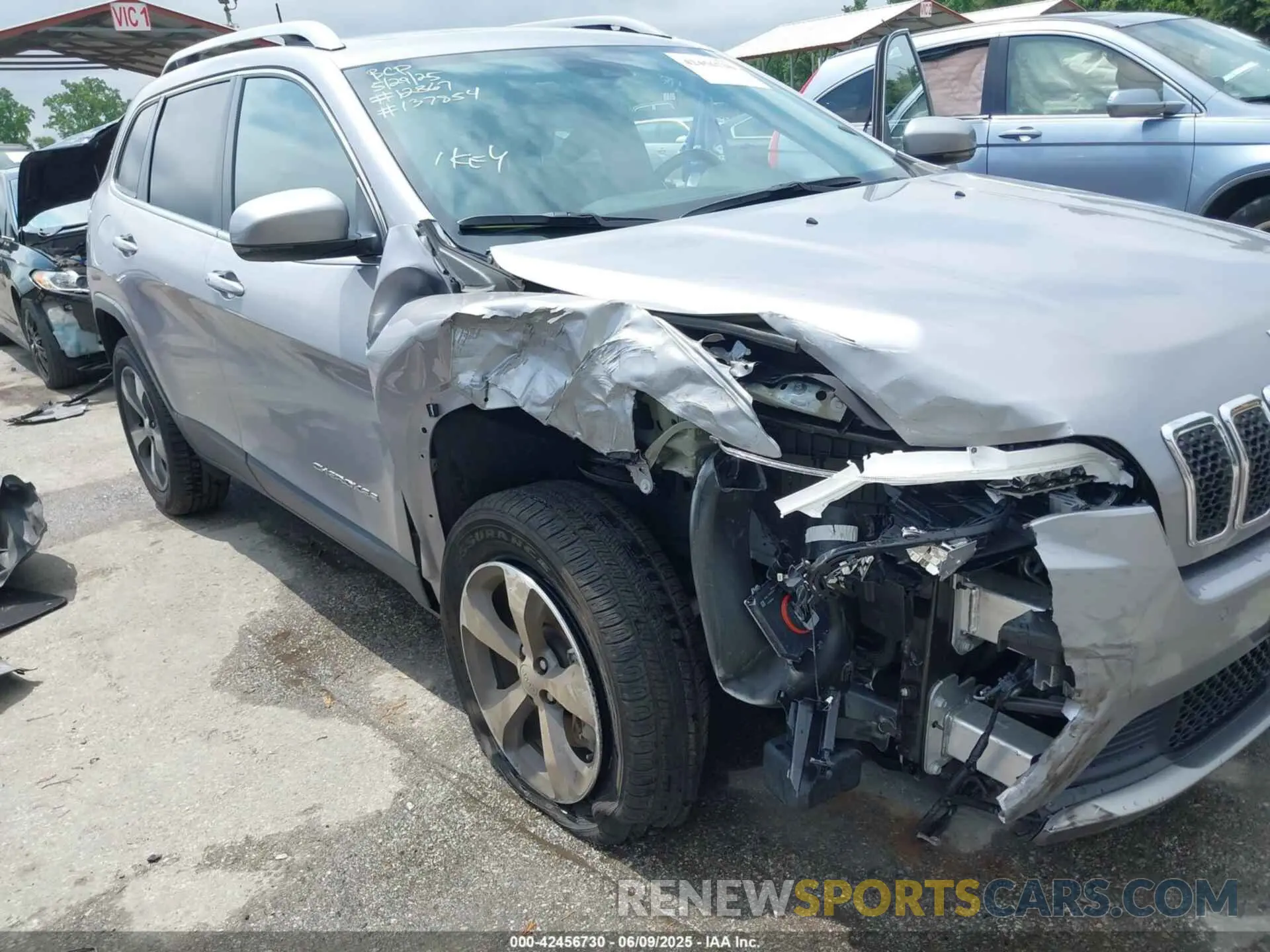 6 Photograph of a damaged car 1C4PJMDX9MD151623 JEEP CHEROKEE 2021