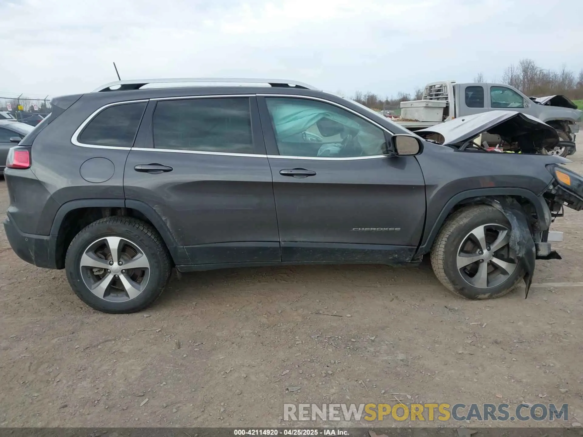 13 Photograph of a damaged car 1C4PJMDXXMD215667 JEEP CHEROKEE 2021