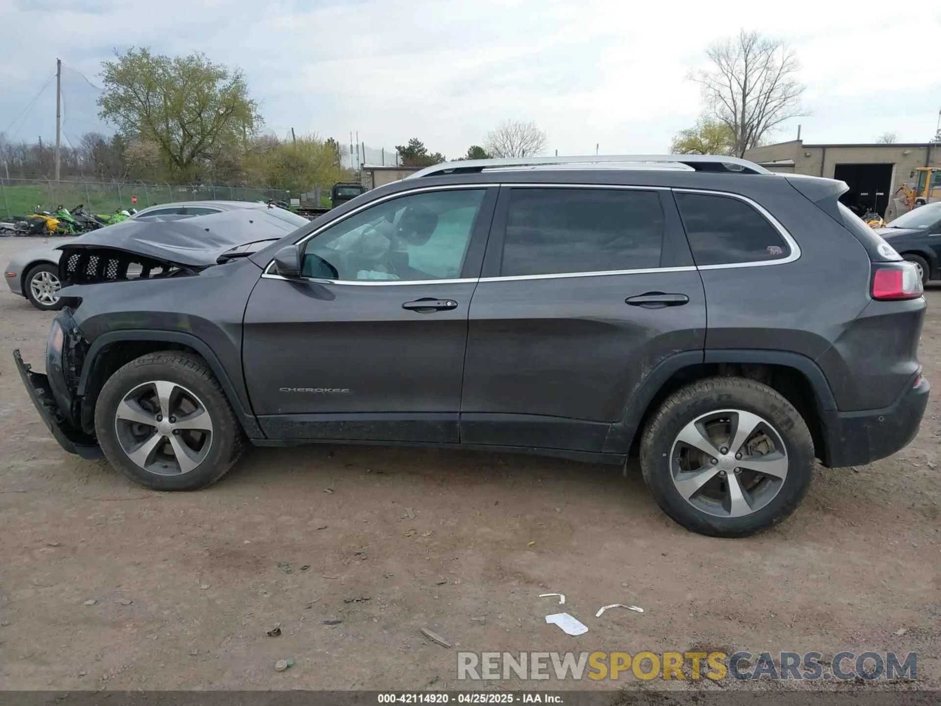 14 Photograph of a damaged car 1C4PJMDXXMD215667 JEEP CHEROKEE 2021