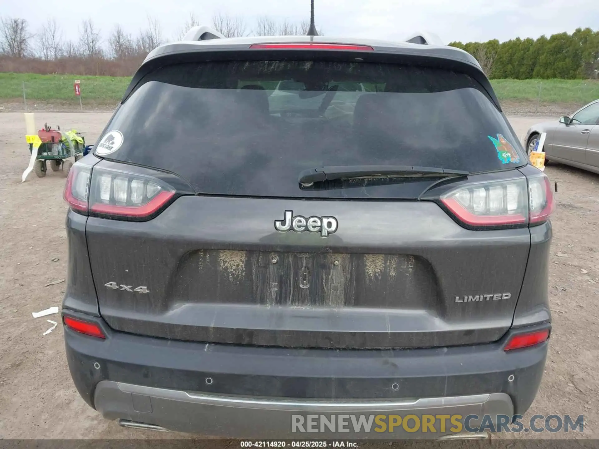 16 Photograph of a damaged car 1C4PJMDXXMD215667 JEEP CHEROKEE 2021