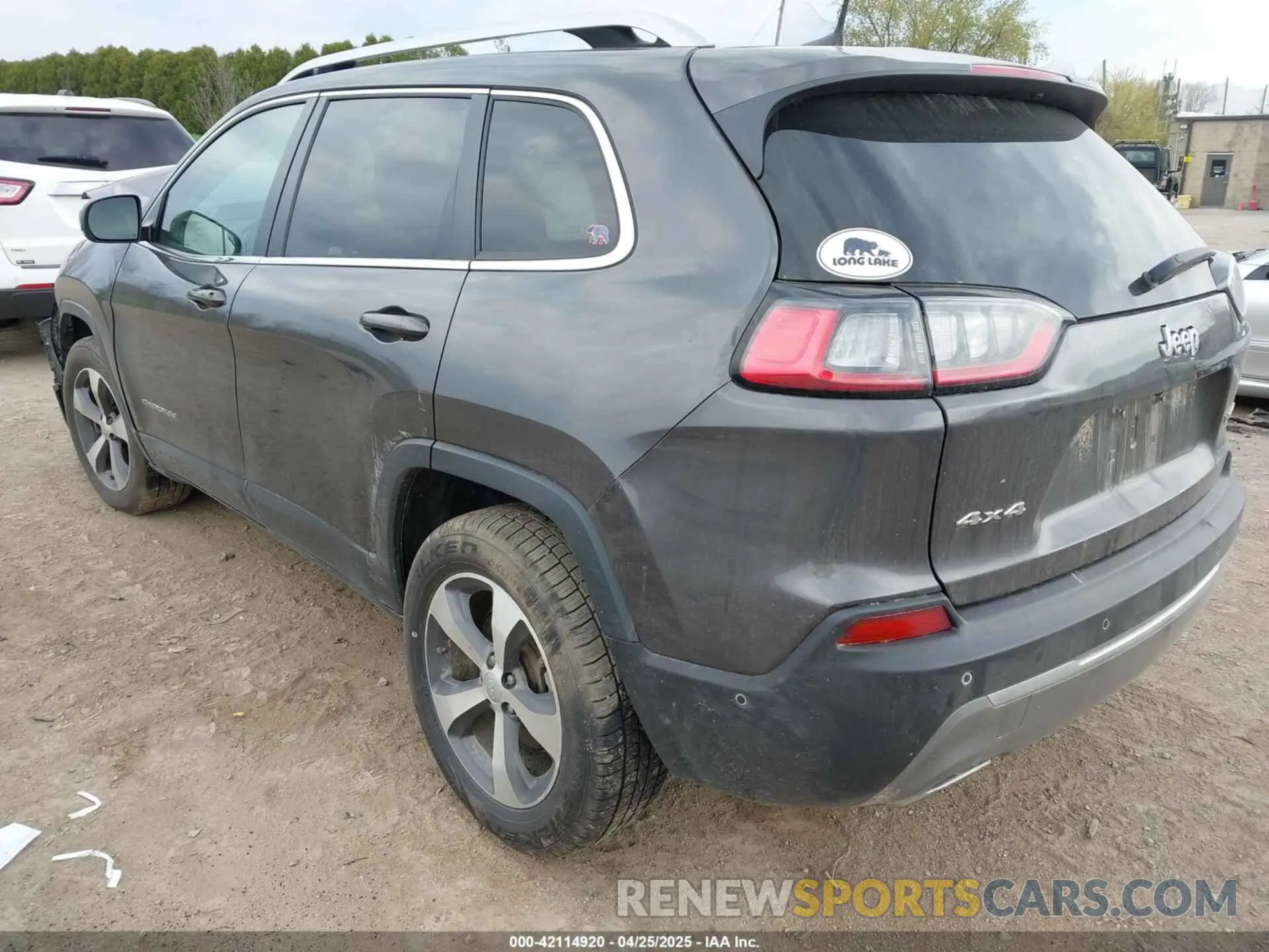 3 Photograph of a damaged car 1C4PJMDXXMD215667 JEEP CHEROKEE 2021