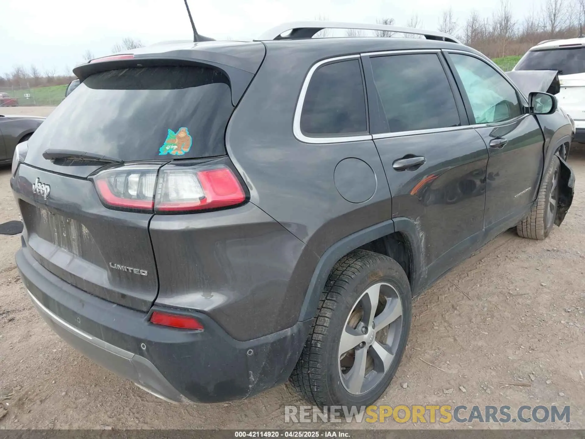 4 Photograph of a damaged car 1C4PJMDXXMD215667 JEEP CHEROKEE 2021