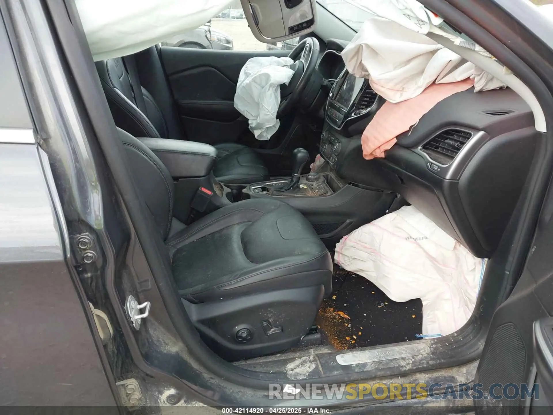 5 Photograph of a damaged car 1C4PJMDXXMD215667 JEEP CHEROKEE 2021