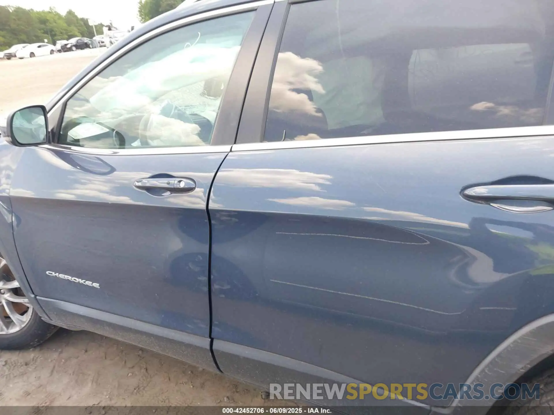 15 Photograph of a damaged car 1C4PJMLB0MD218289 JEEP CHEROKEE 2021