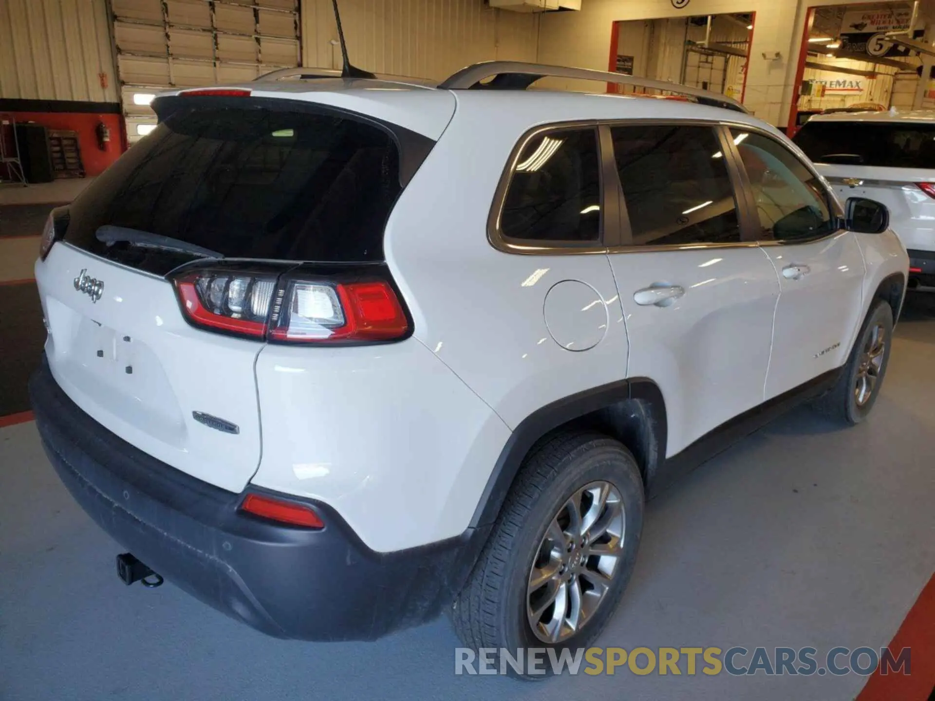 5 Photograph of a damaged car 1C4PJMLB1MD221315 JEEP CHEROKEE 2021