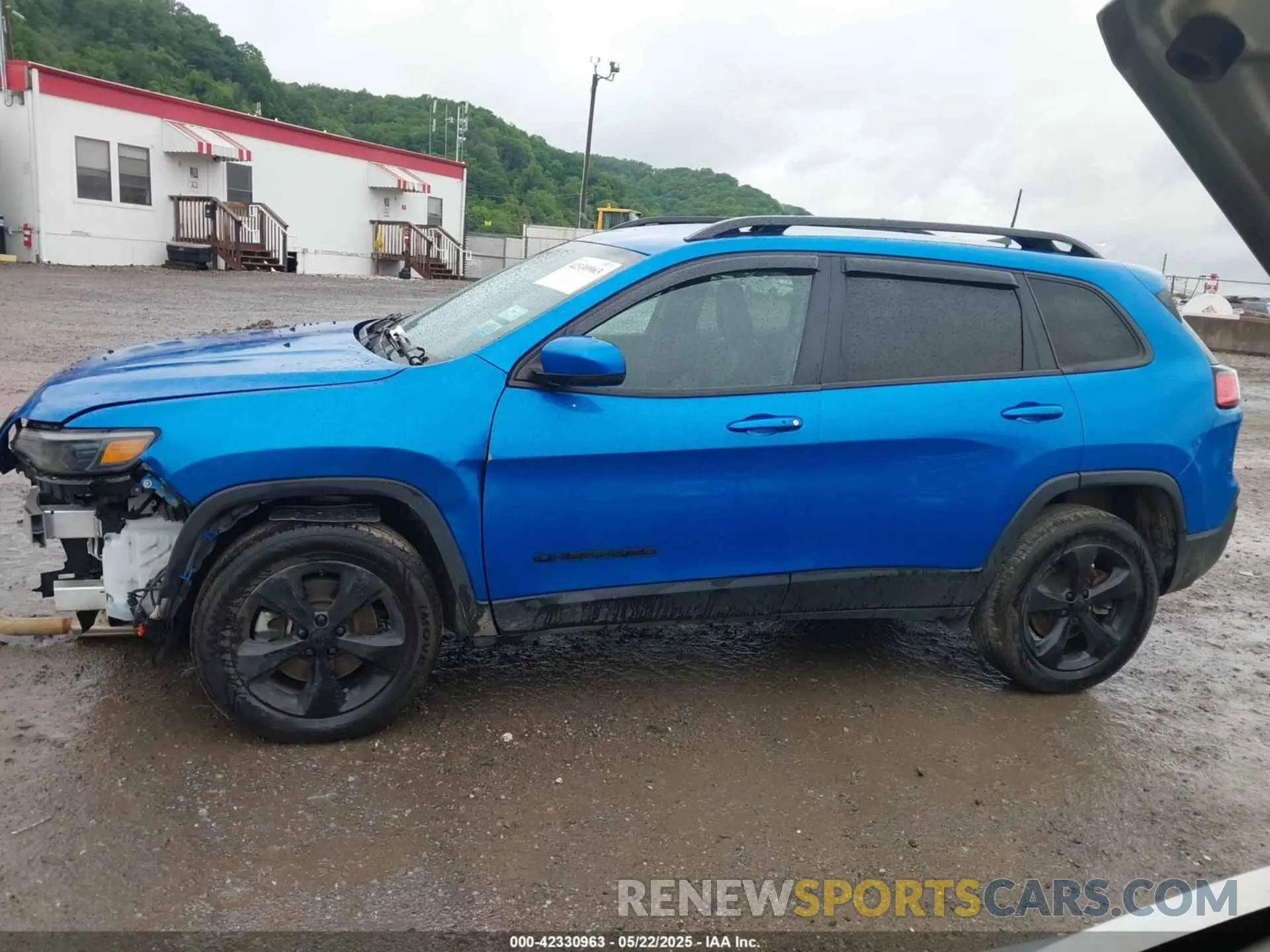 15 Photograph of a damaged car 1C4PJMLB7MD117394 JEEP CHEROKEE 2021