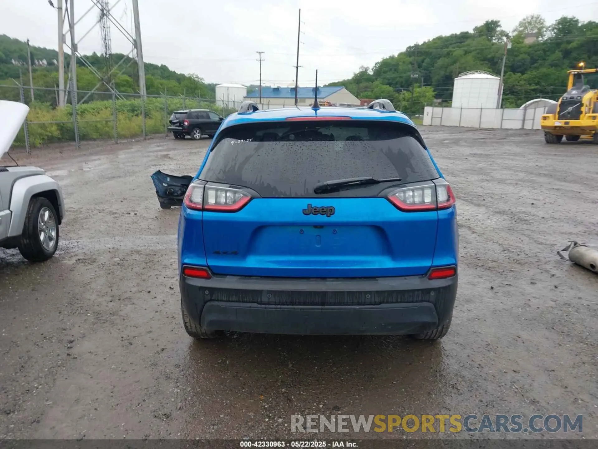 17 Photograph of a damaged car 1C4PJMLB7MD117394 JEEP CHEROKEE 2021