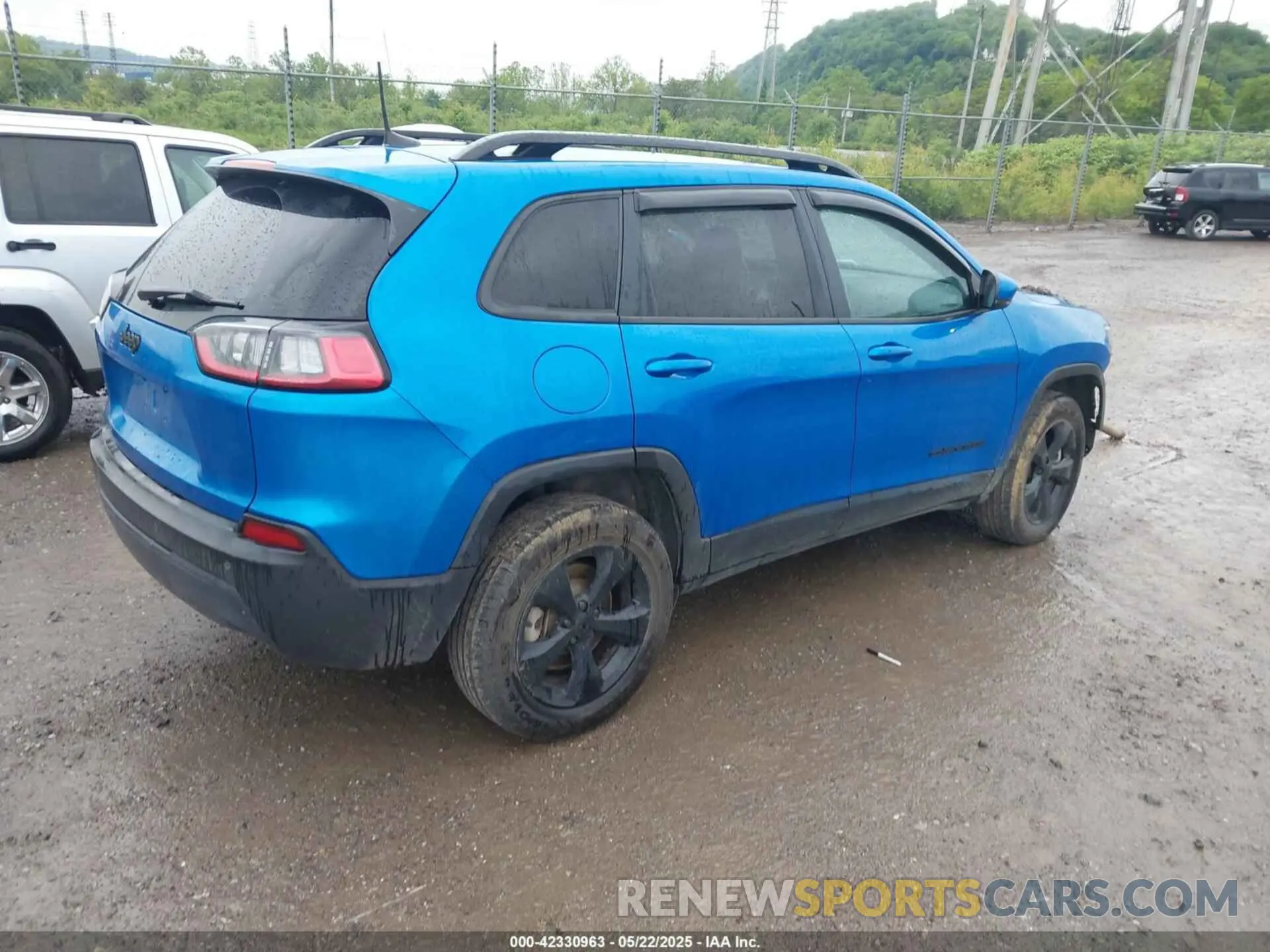 4 Photograph of a damaged car 1C4PJMLB7MD117394 JEEP CHEROKEE 2021