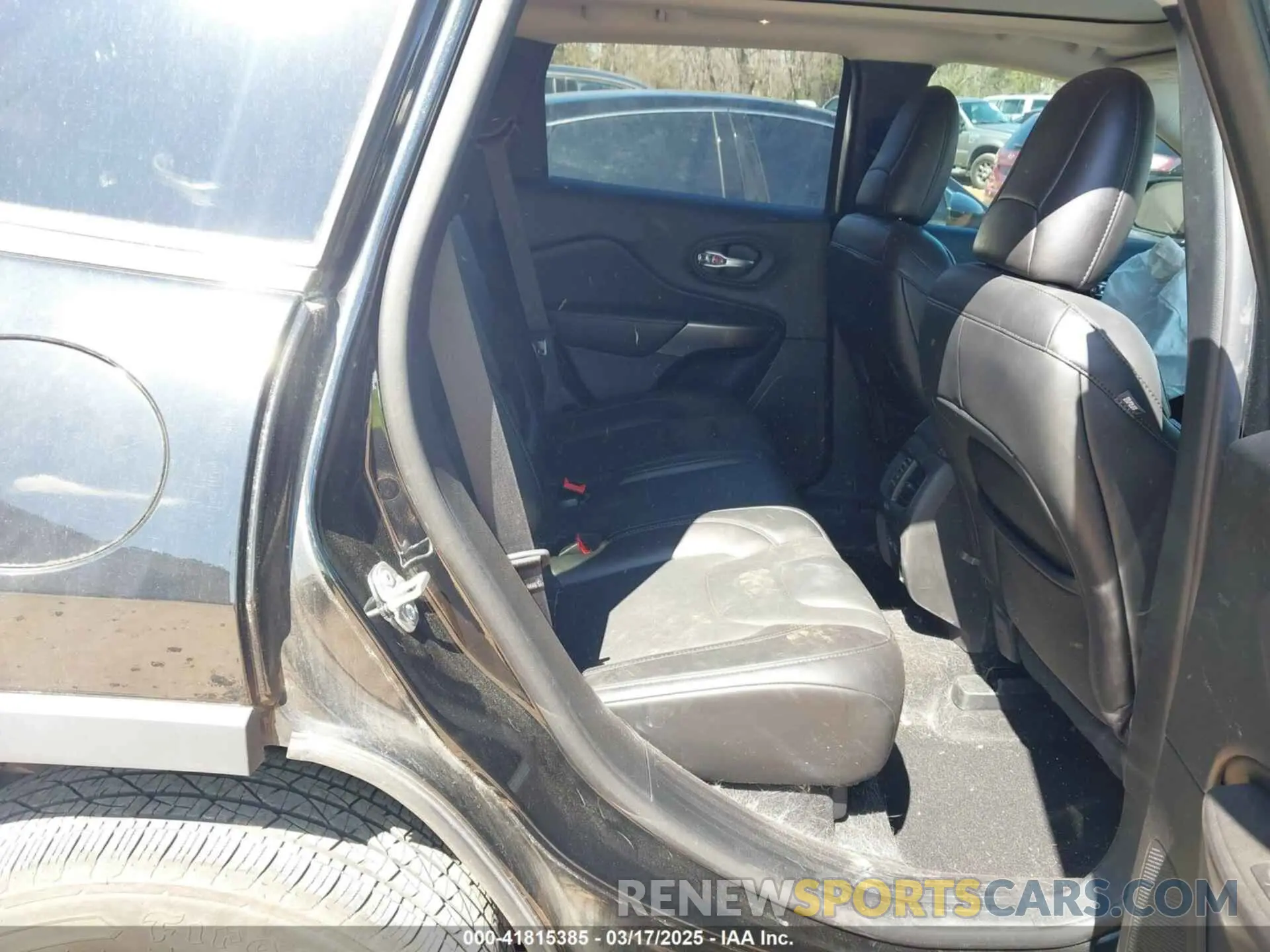 8 Photograph of a damaged car 1C4PJMMX1MD109611 JEEP CHEROKEE 2021