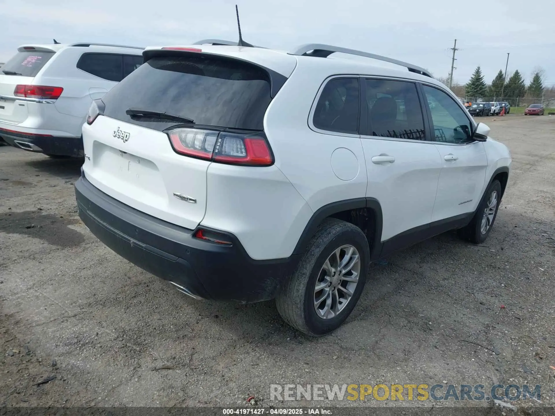 4 Photograph of a damaged car 1C4PJMMX1MD190674 JEEP CHEROKEE 2021
