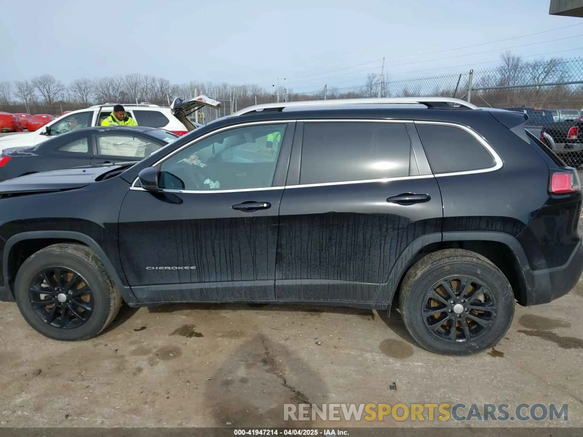 14 Photograph of a damaged car 1C4PJMMX1MD216254 JEEP CHEROKEE 2021