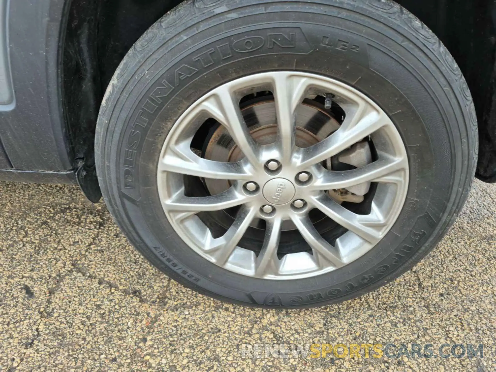 10 Photograph of a damaged car 1C4PJMMX2MD200581 JEEP CHEROKEE 2021