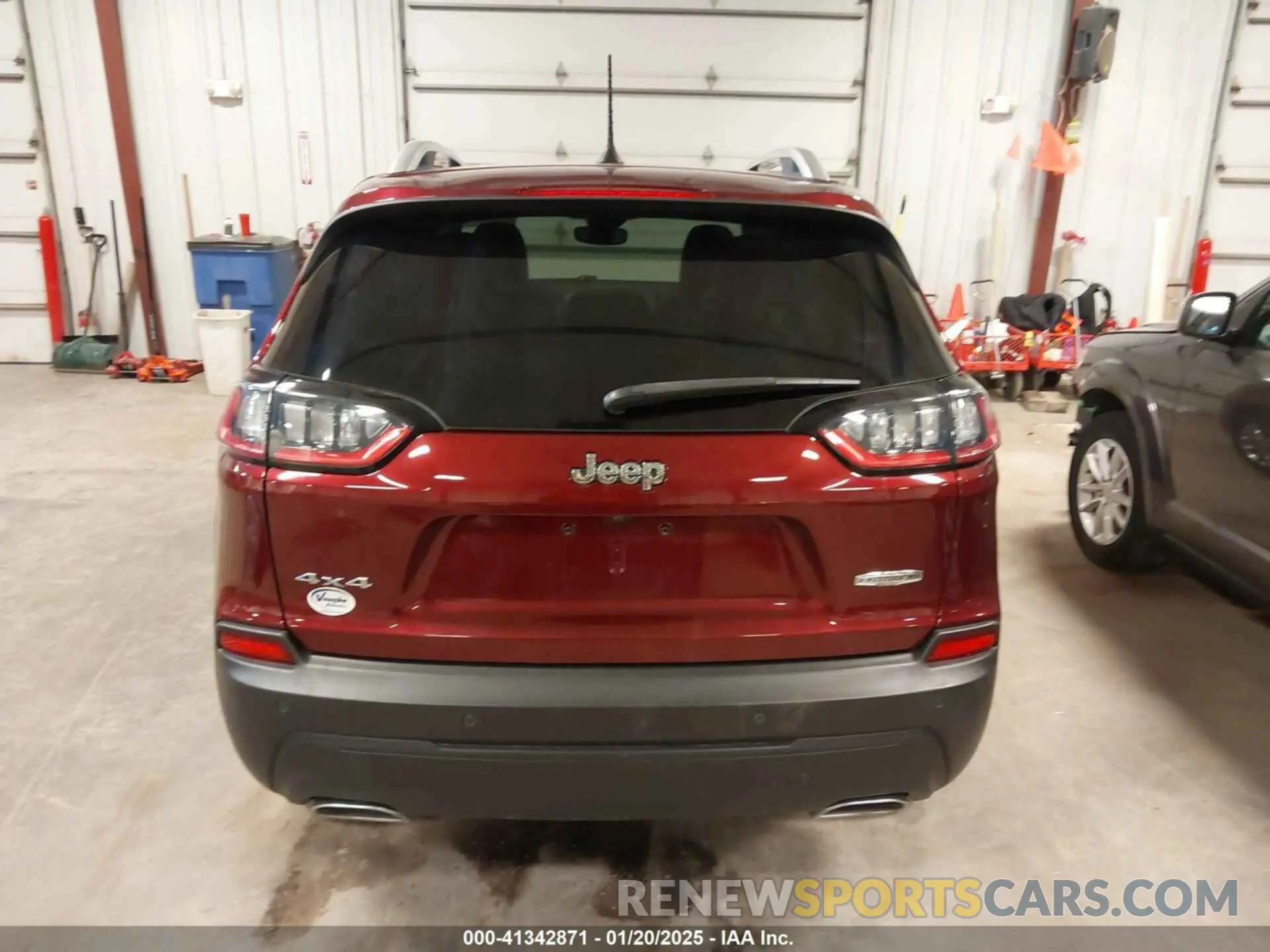 17 Photograph of a damaged car 1C4PJMMX3MD142612 JEEP CHEROKEE 2021