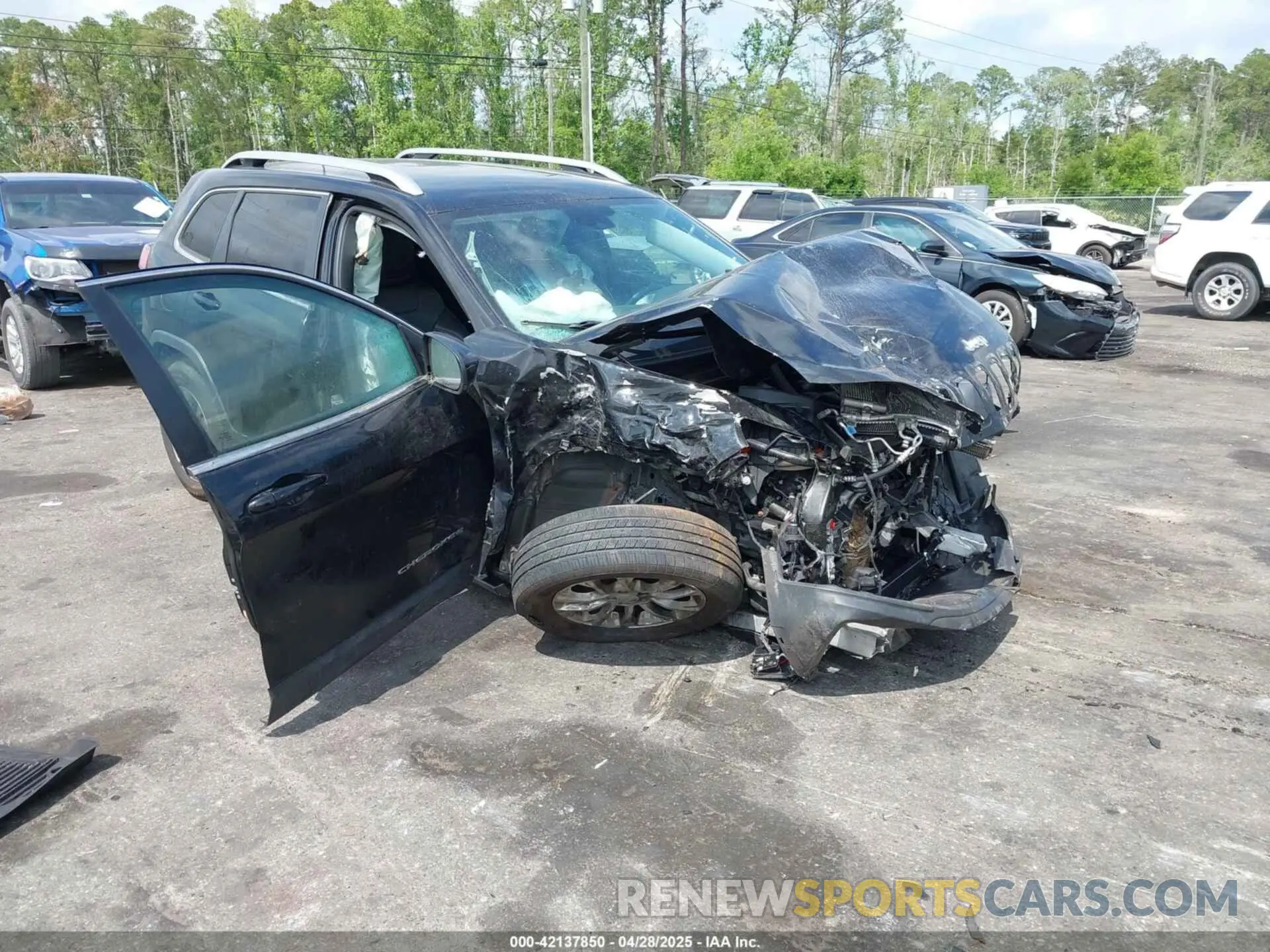 1 Photograph of a damaged car 1C4PJMMX3MD167896 JEEP CHEROKEE 2021