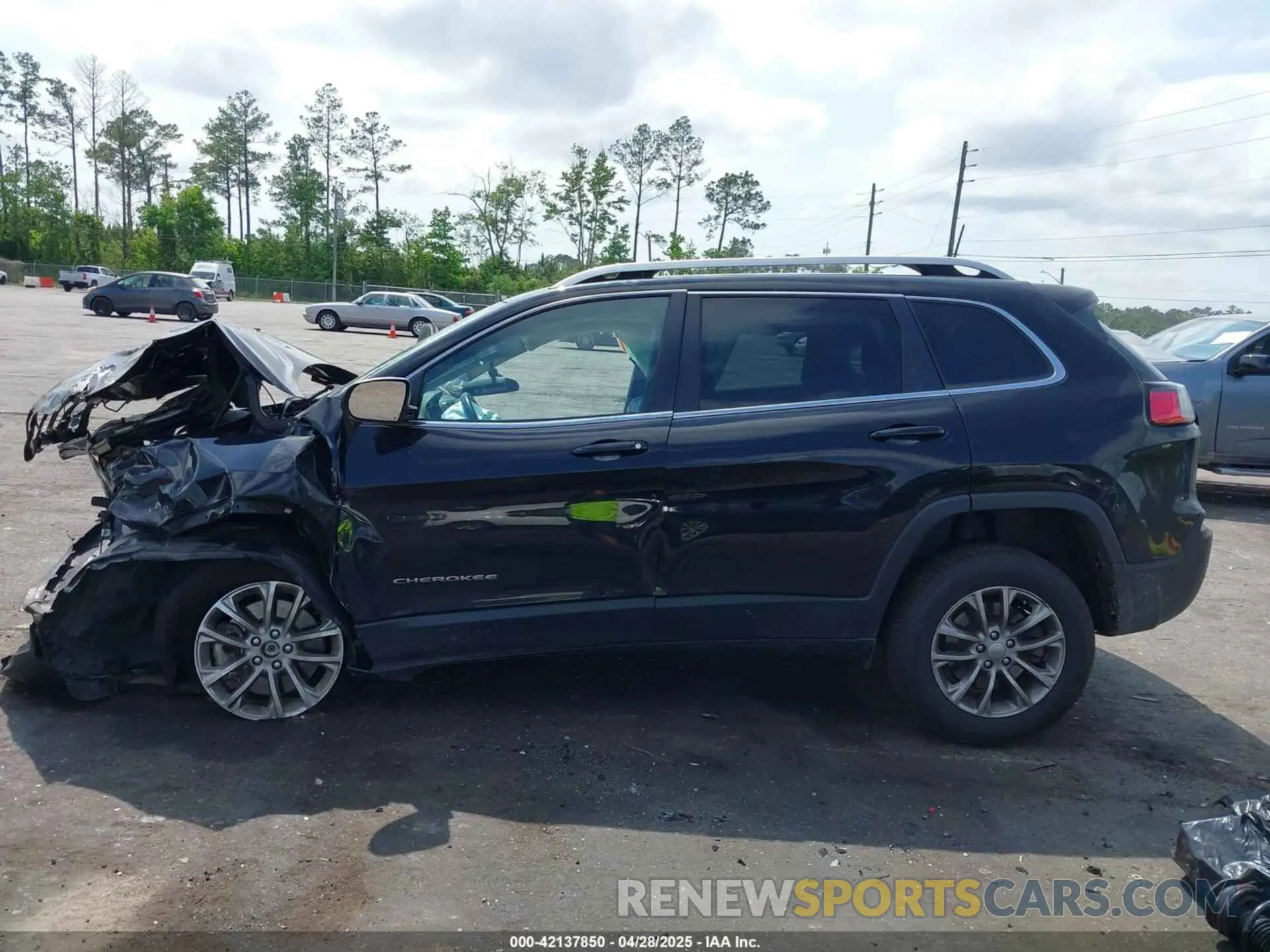 14 Photograph of a damaged car 1C4PJMMX3MD167896 JEEP CHEROKEE 2021