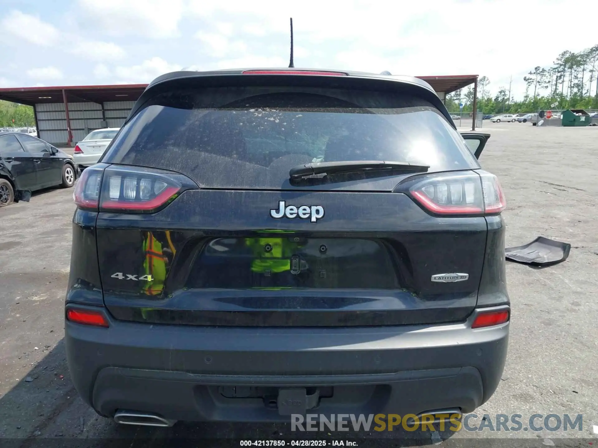16 Photograph of a damaged car 1C4PJMMX3MD167896 JEEP CHEROKEE 2021