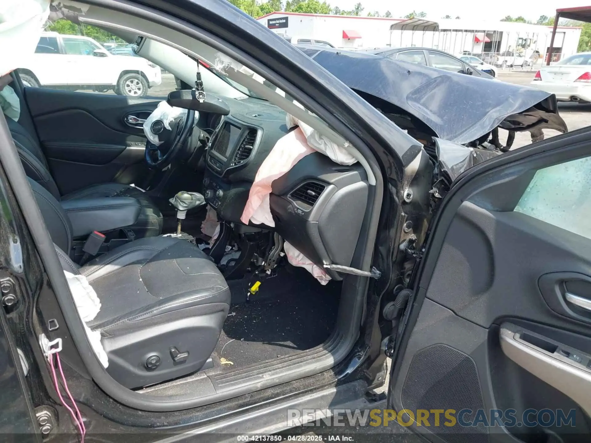 5 Photograph of a damaged car 1C4PJMMX3MD167896 JEEP CHEROKEE 2021