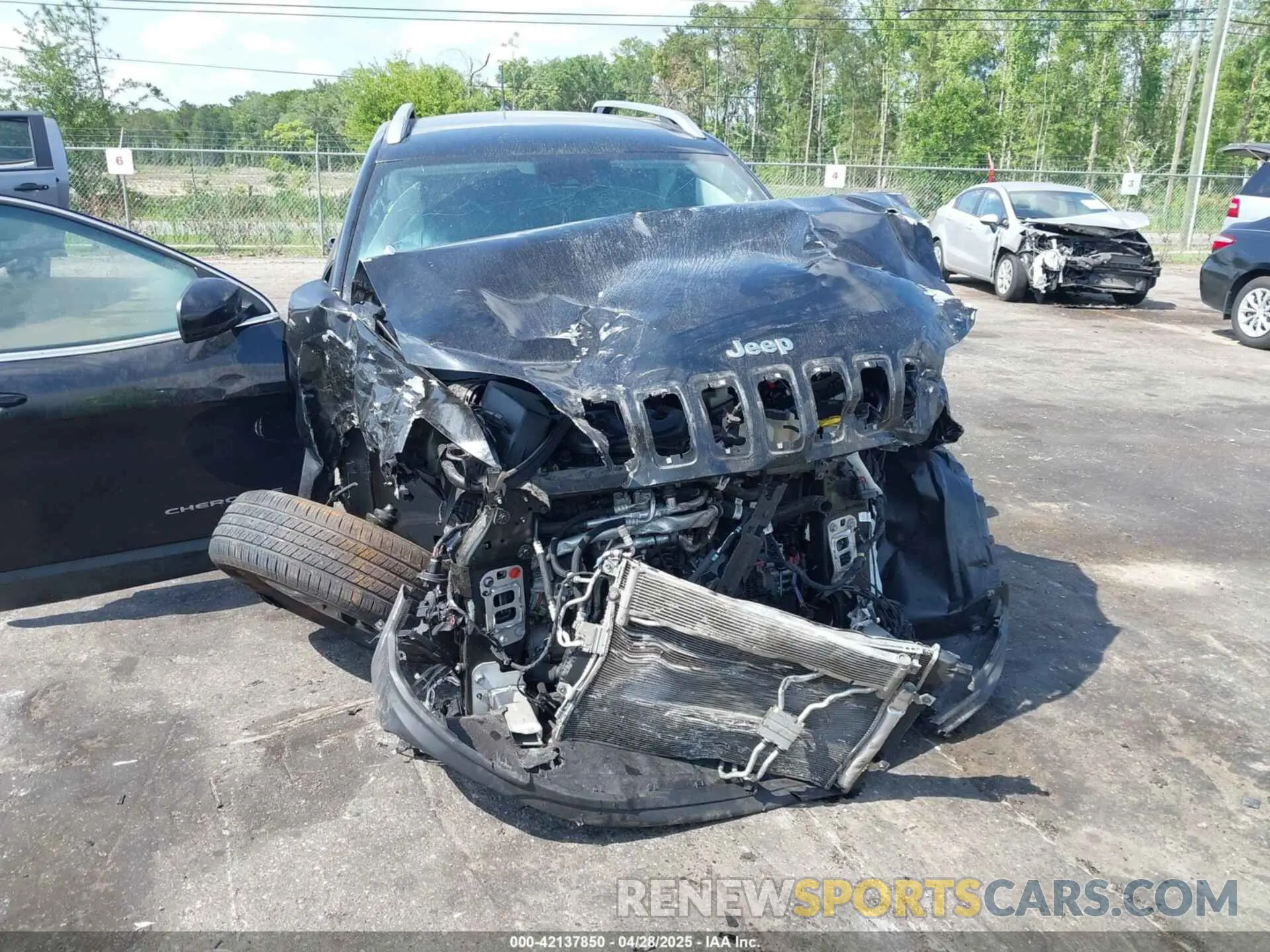 6 Photograph of a damaged car 1C4PJMMX3MD167896 JEEP CHEROKEE 2021