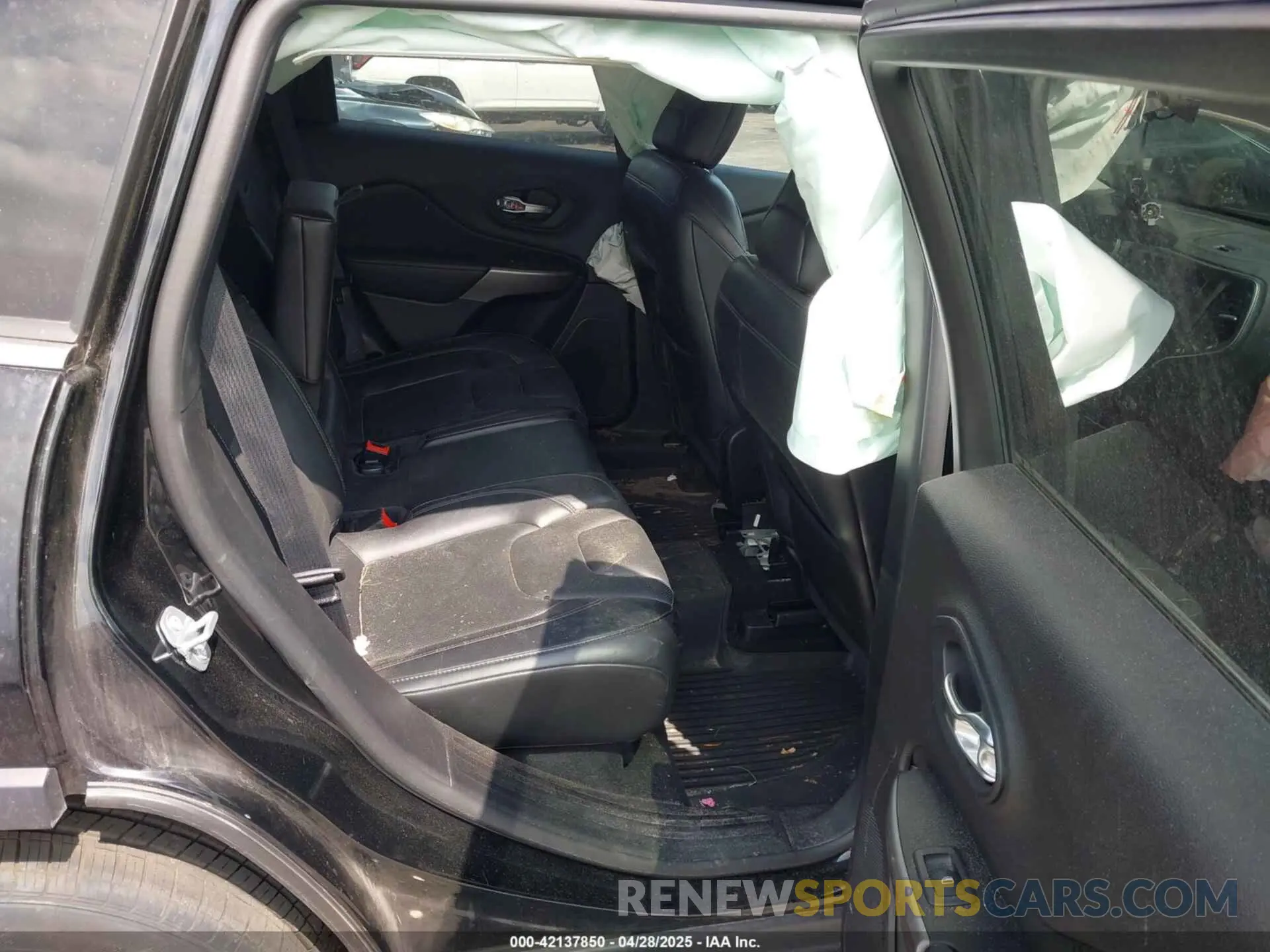 8 Photograph of a damaged car 1C4PJMMX3MD167896 JEEP CHEROKEE 2021