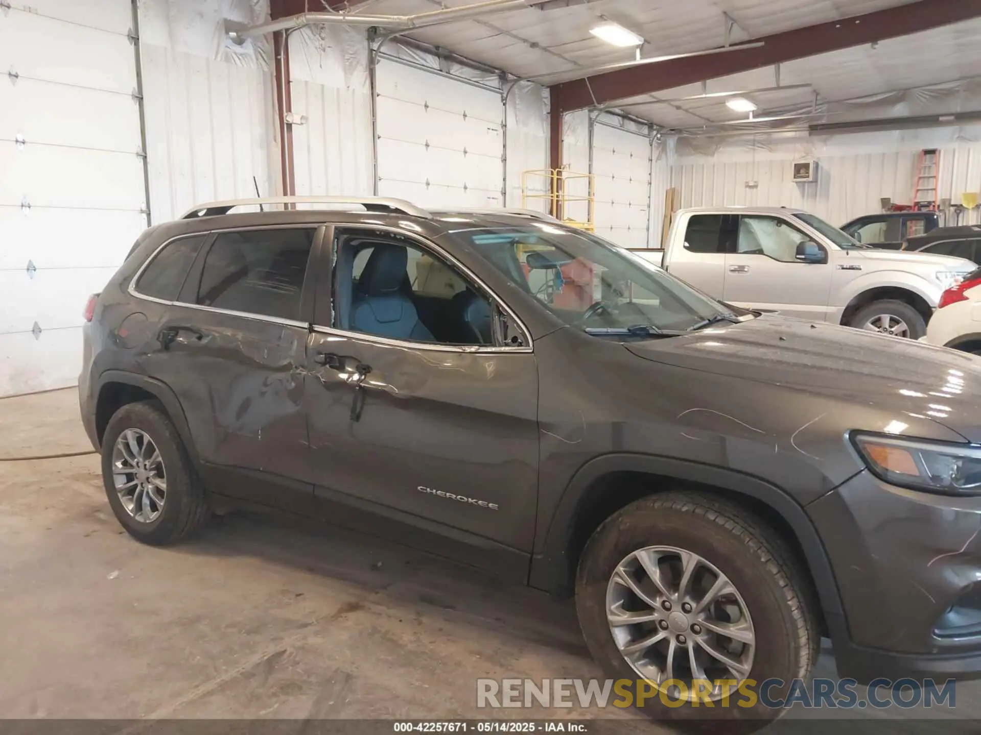 6 Photograph of a damaged car 1C4PJMMX5MD194128 JEEP CHEROKEE 2021