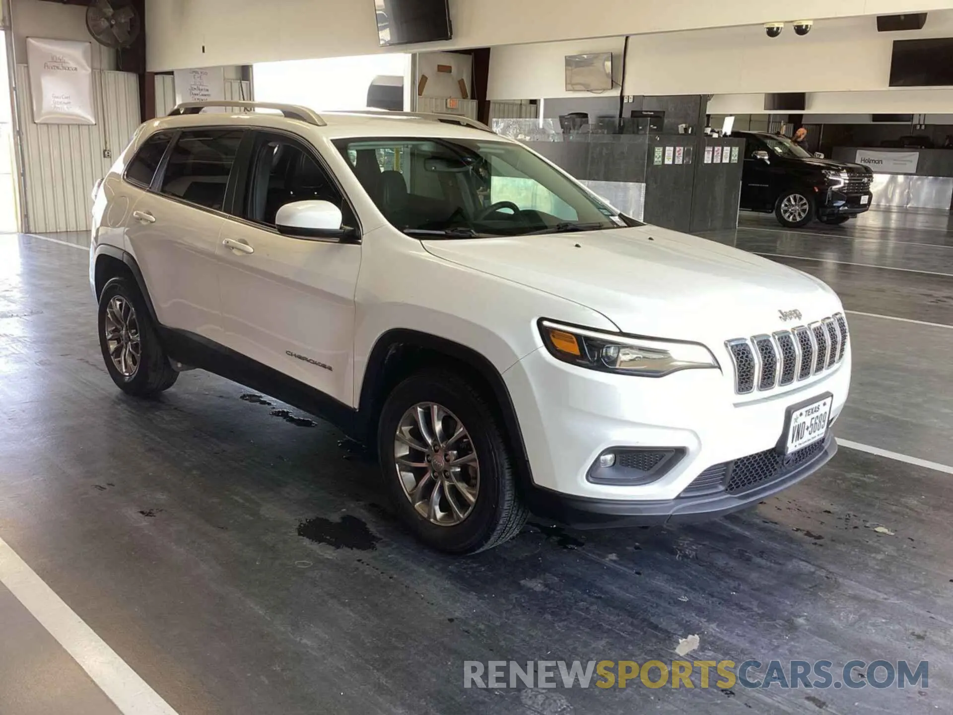 17 Photograph of a damaged car 1C4PJMMX5MD212742 JEEP CHEROKEE 2021