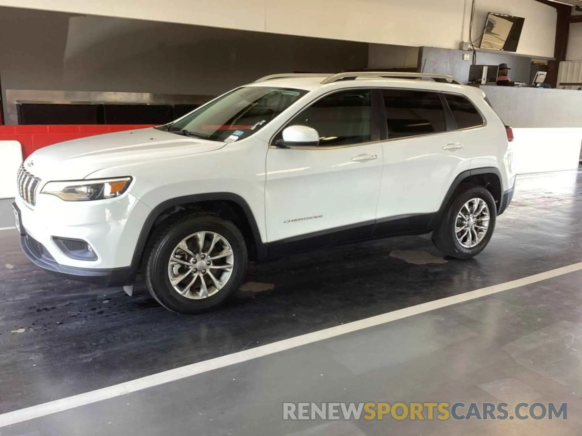 25 Photograph of a damaged car 1C4PJMMX5MD212742 JEEP CHEROKEE 2021