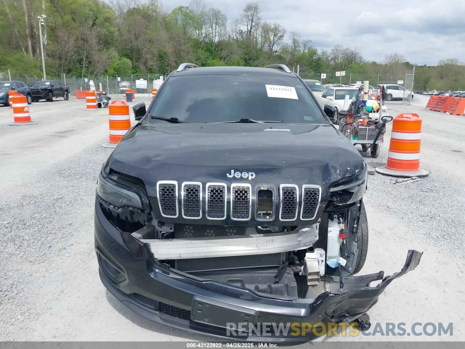 12 Photograph of a damaged car 1C4PJMMX6MD211048 JEEP CHEROKEE 2021