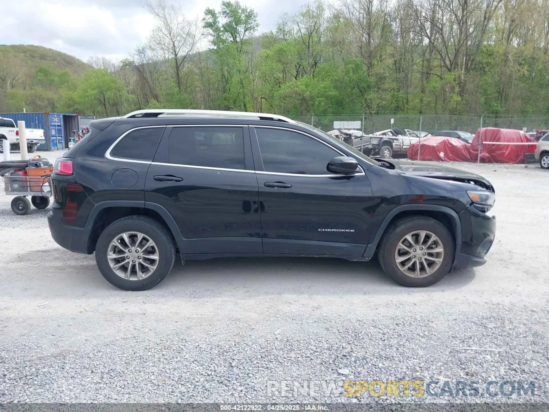 13 Photograph of a damaged car 1C4PJMMX6MD211048 JEEP CHEROKEE 2021