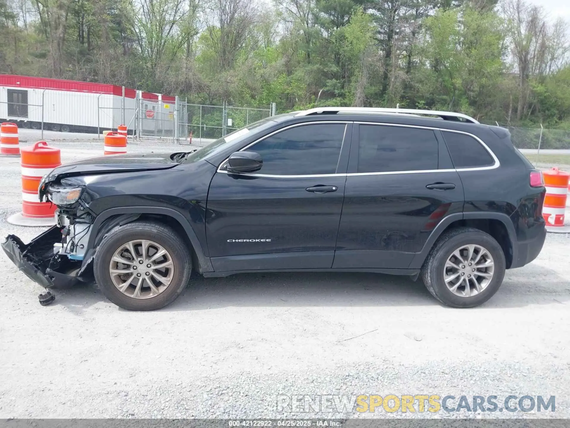 14 Photograph of a damaged car 1C4PJMMX6MD211048 JEEP CHEROKEE 2021